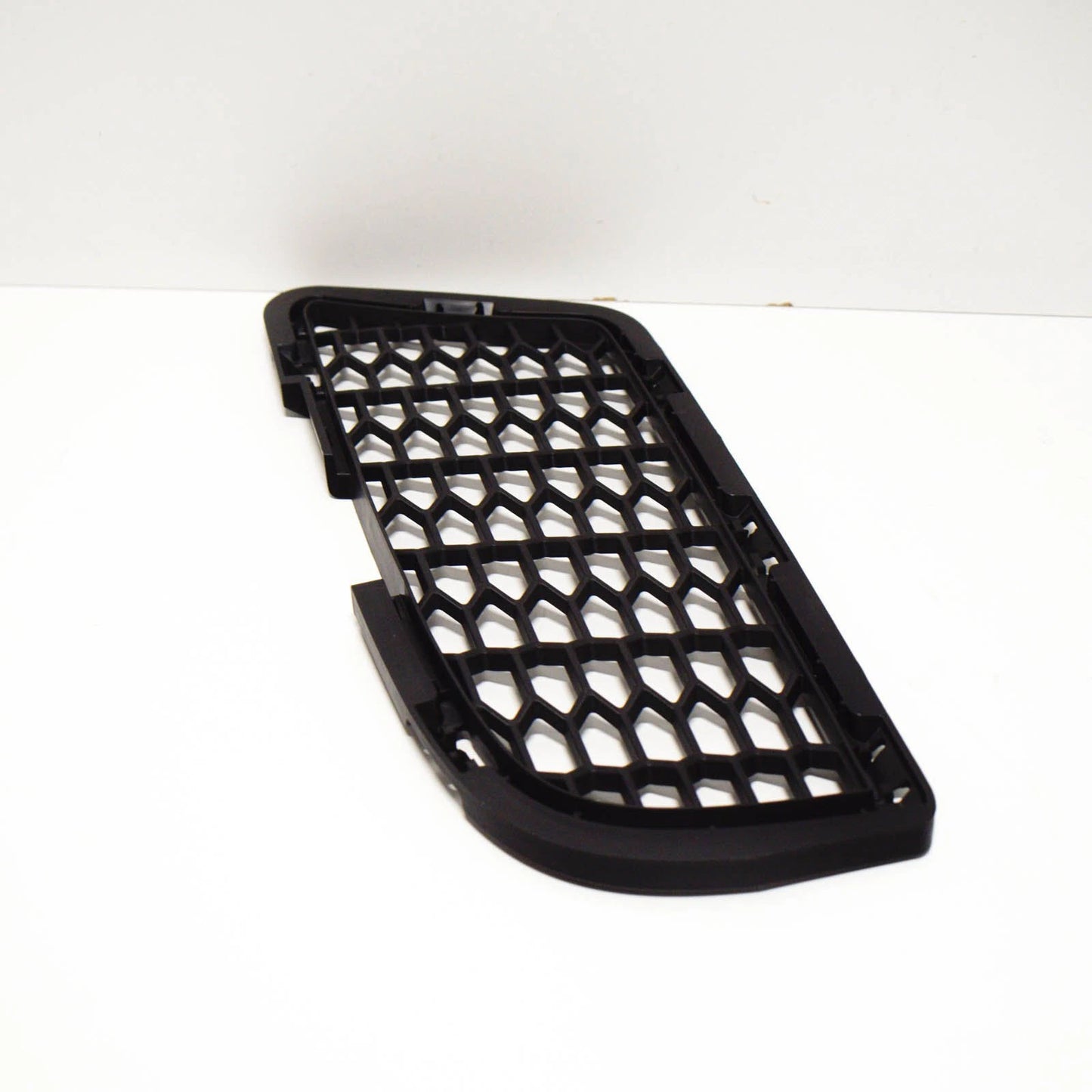 NEW BMW M5 F10 FRONT BUMPER RIGHT AIR INTAKE GRILLE 51118047394 ORIGINAL