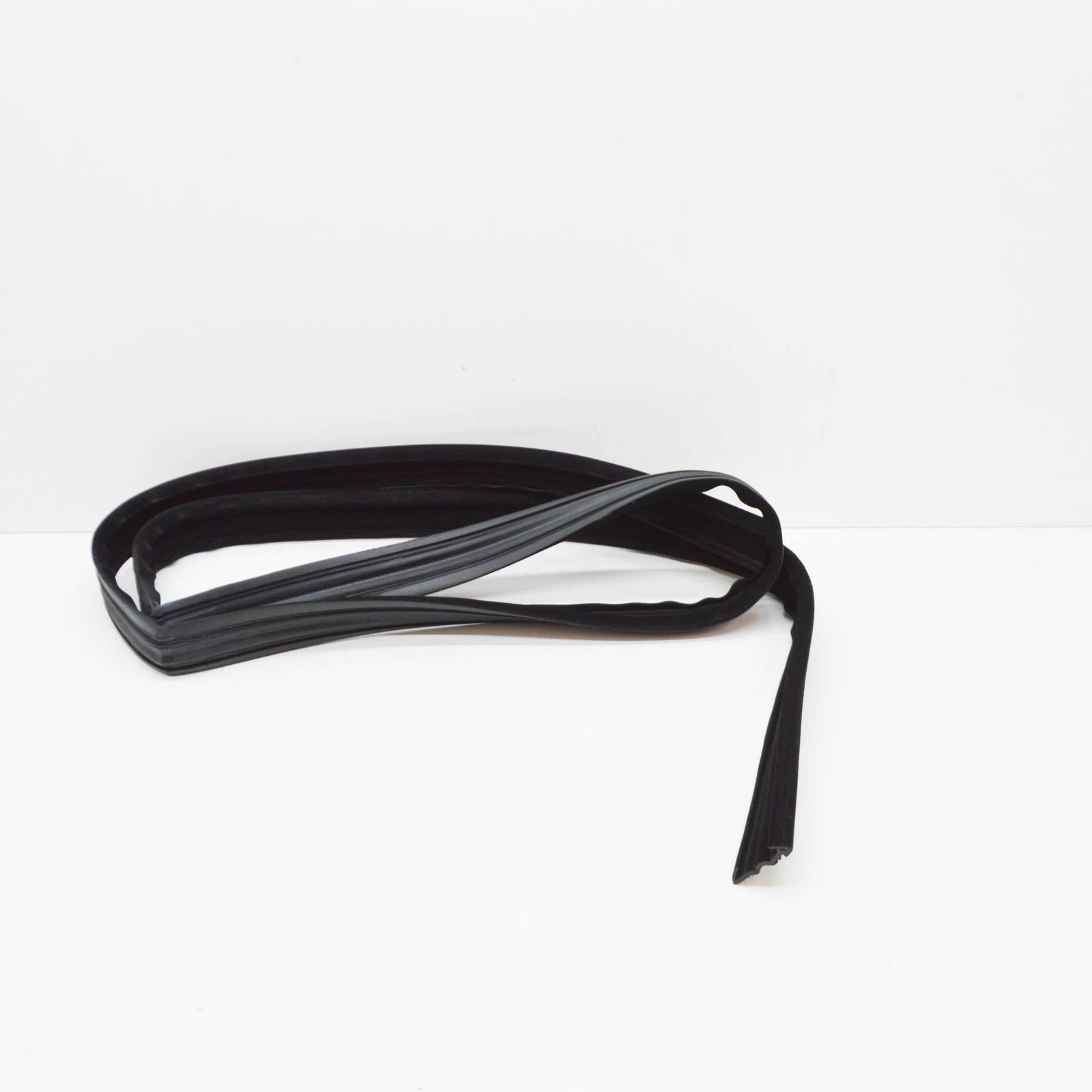 NEW BMW 5 E28 FRONT LEFT DOOR SEALING RUBBER 51321889787 1889787 1982 ORIGINAL