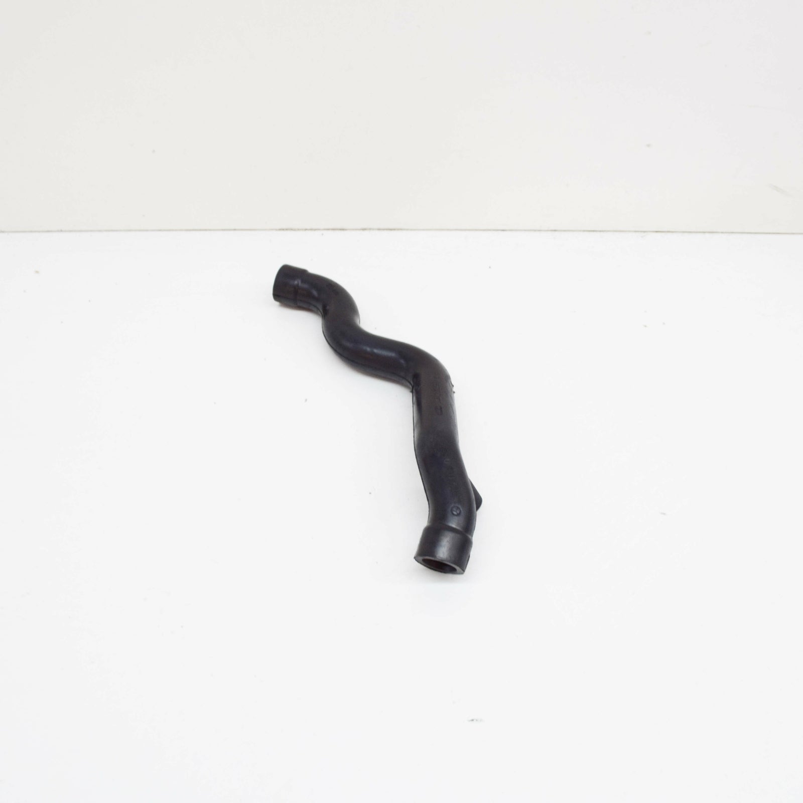 NEW MERCEDES-BENZ C W203 ENGINE CRANKCASE BREATHER HOSE A1120180682 ORIGINAL