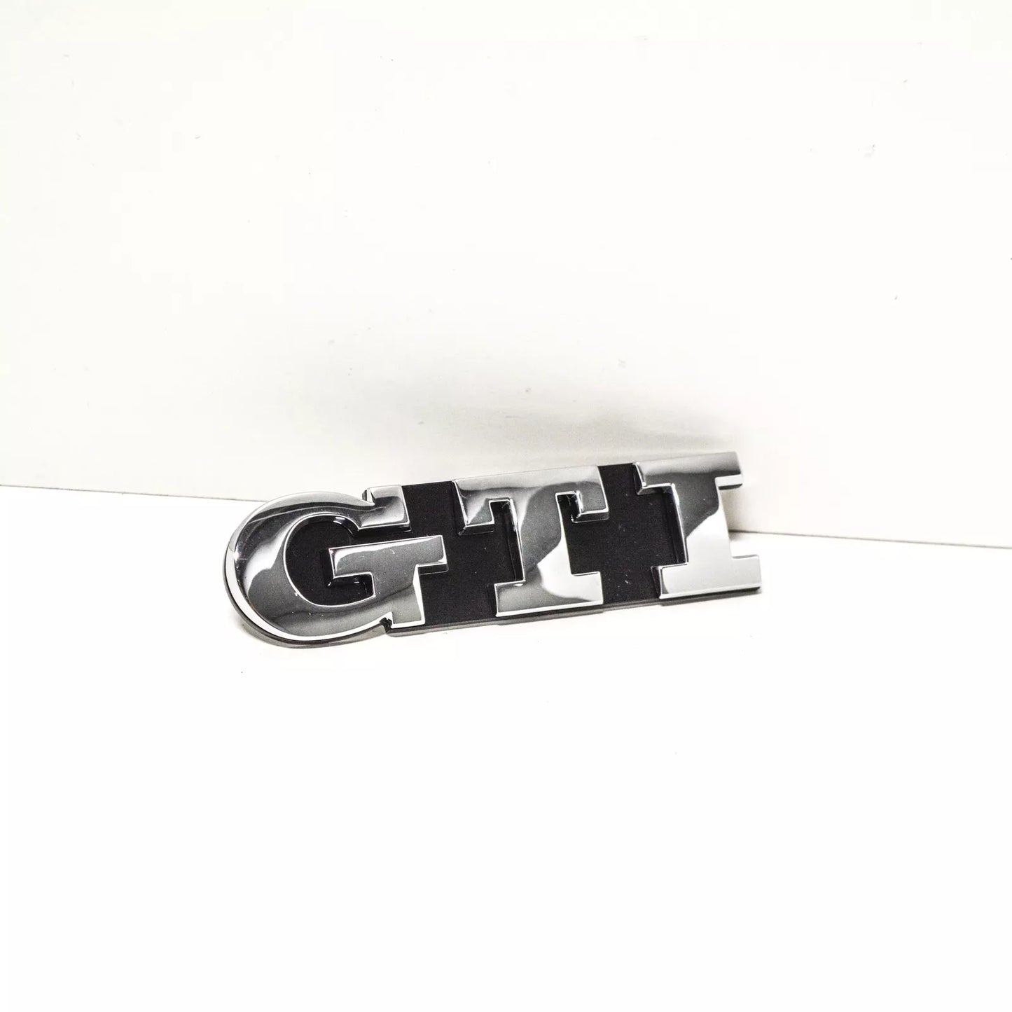 NEW VOLKSWAGEN GOLF MK6 GTI FRONT GRILLE BADGE EMBLEM 1K6853679DFXC ORIGINAL