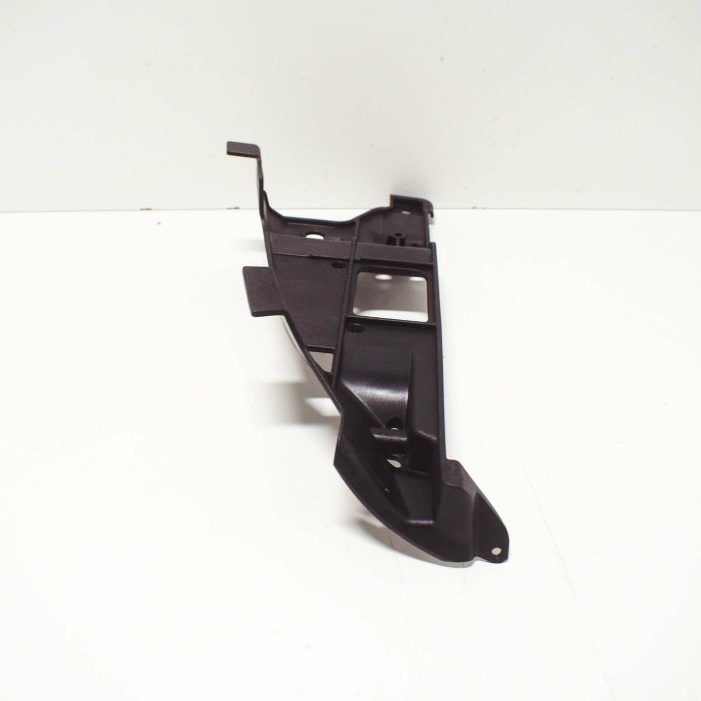 NEW MB CLS C218 REAR BUMPER RIGHT END PIPE BRACKET SUPPORT A2188852014 ORIGINAL