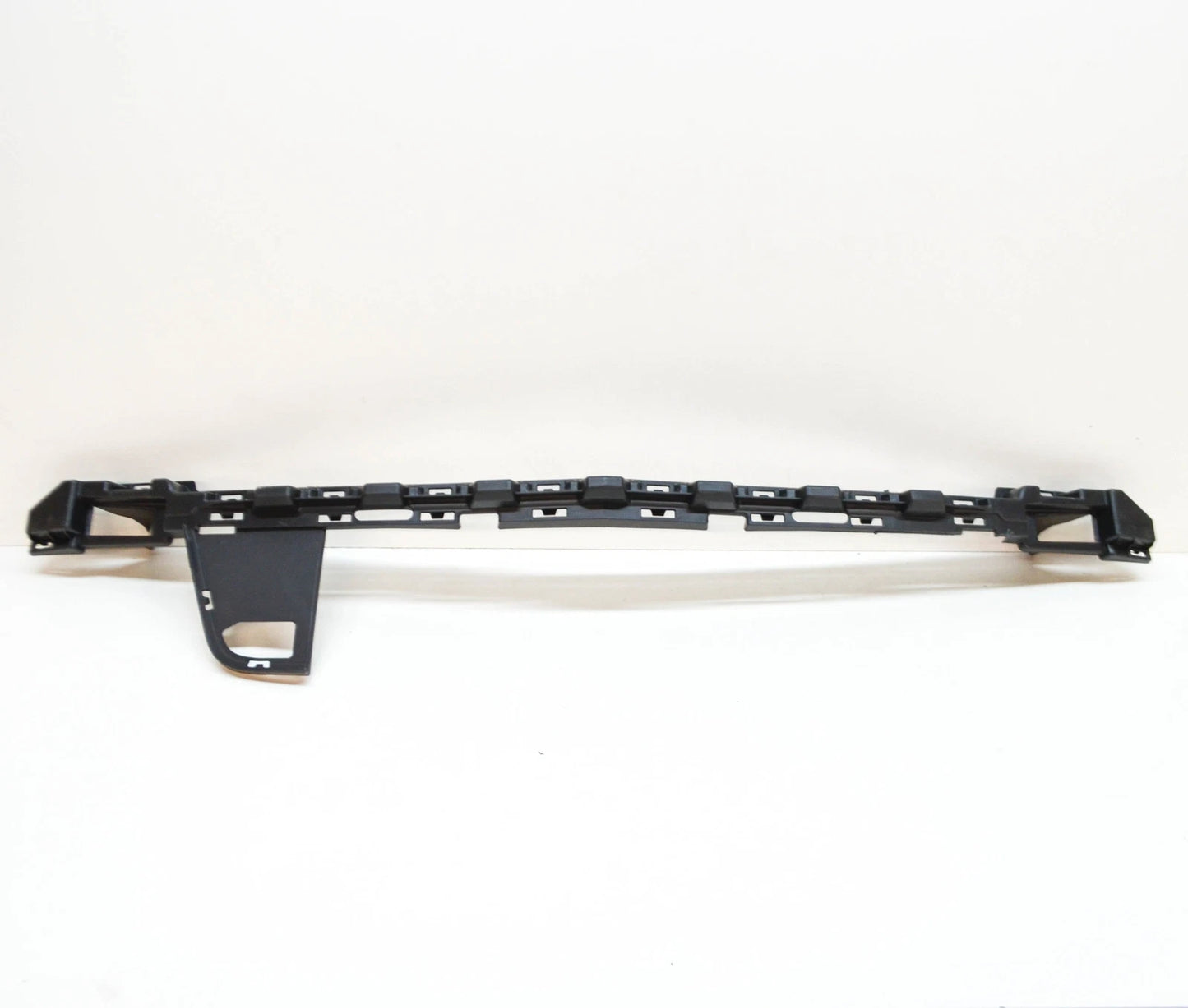 NEW MB C W204 FRONT BUMPER GUIDE SUPPORT BRACKET MIDDLE A2048856865 ORIGINAL