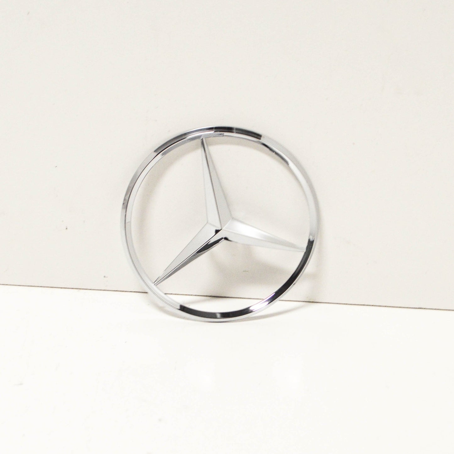 NEW MERCEDES-BENZ CLK C208 TRUNK LID BADGE EMBLEM A2087580058 2001 ORIGINAL