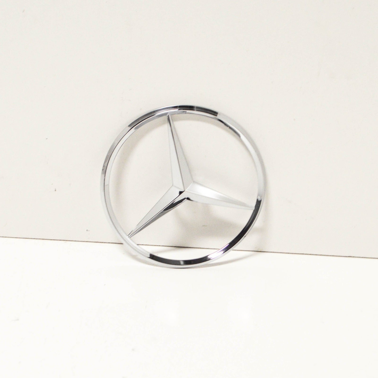 NEW MERCEDES-BENZ CLK C208 TRUNK LID BADGE EMBLEM A2087580058 2001 ORIGINAL