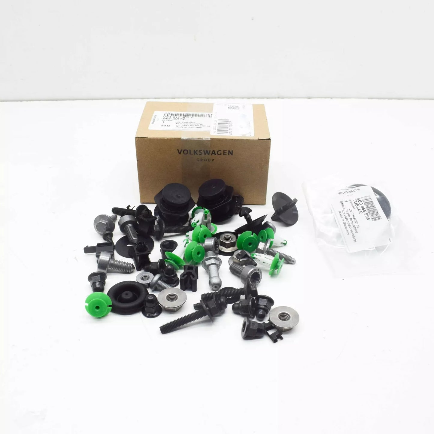 NEW AUDI Q7 4M FRONT BONNET ATTACHMENTS PARTS SET V04017001F