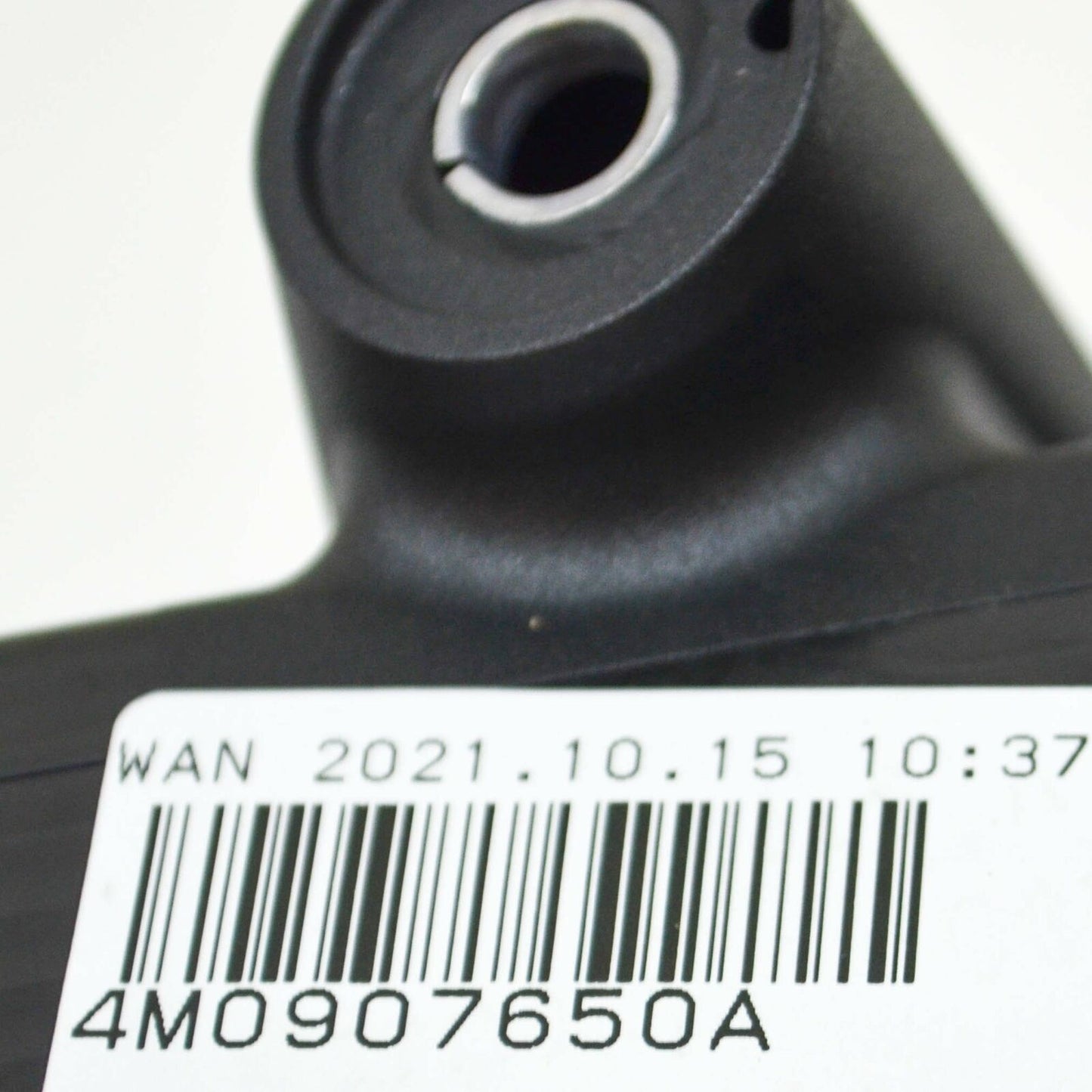 NEW AUDI Q7 4M ENGINE CONTROL MODULE BRACKET 4M0907650A ORIGINAL