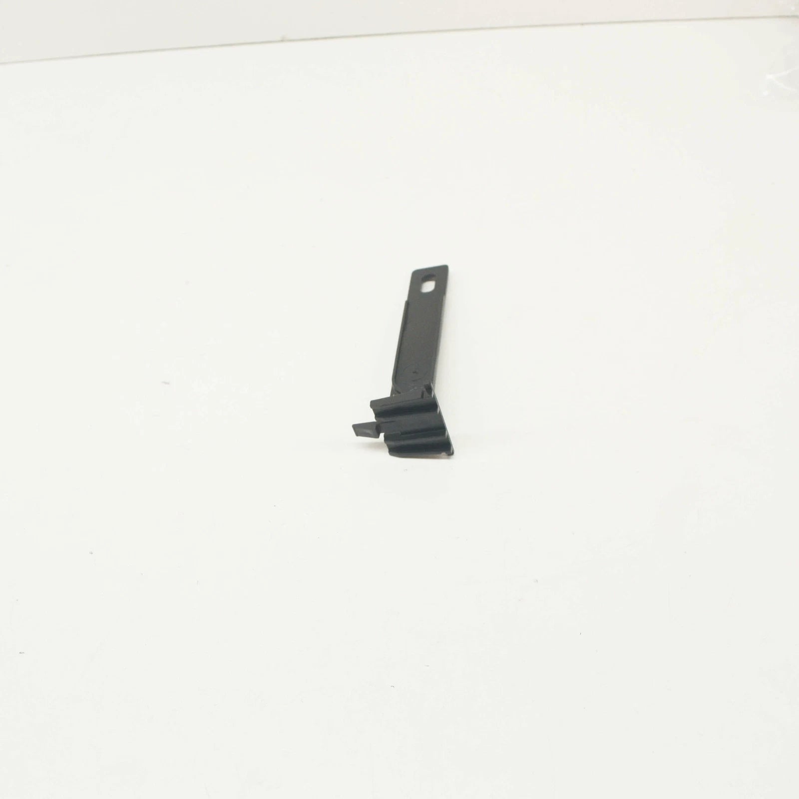 NEW MERCEDES-BENZ E W211 REAR BUMPER BOTTOM BRACKET A2118851314 ORIGINAL