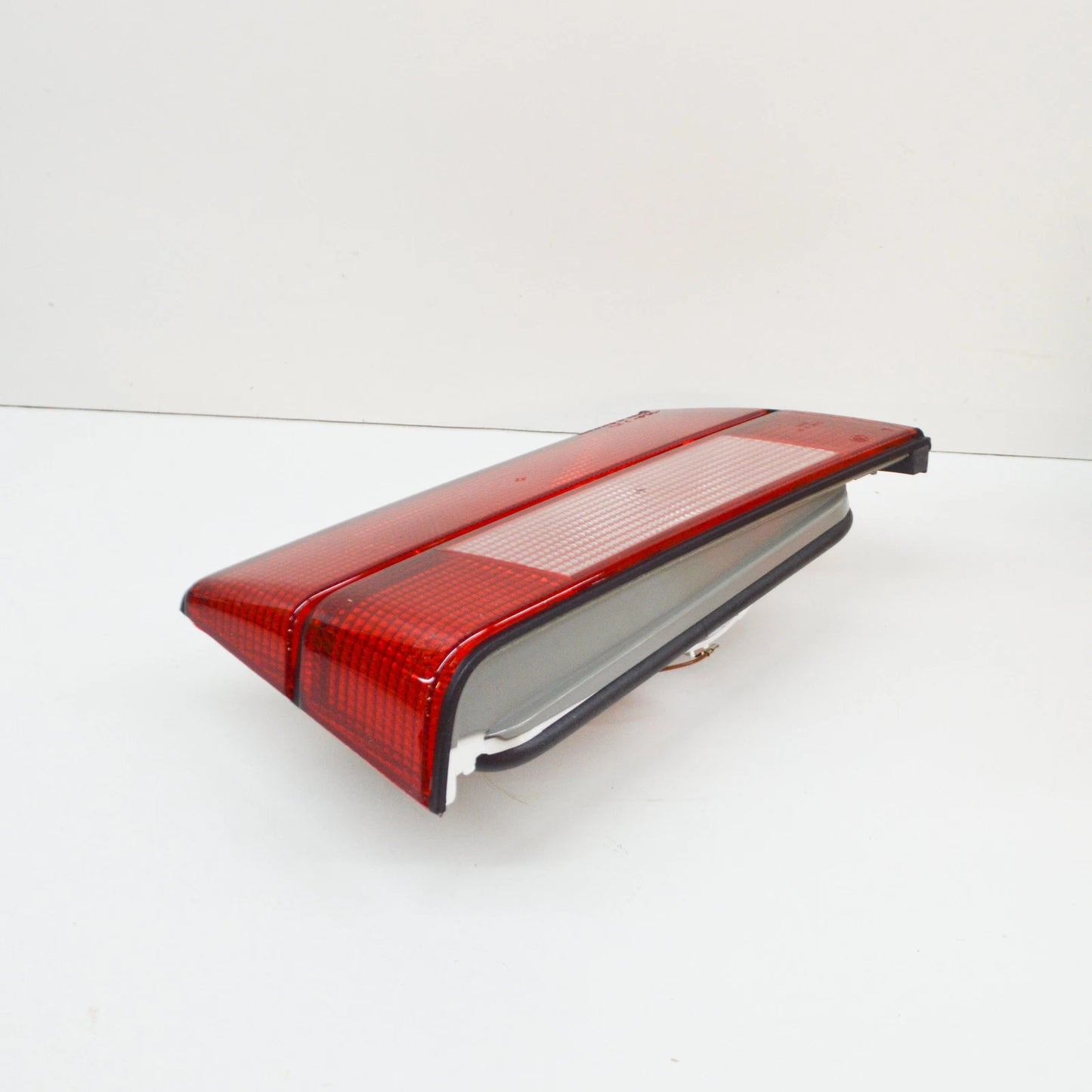 NEW BMW E34 WAGON REAR LIGHT IN TRUNK LID LEFT 8355897 63218355897 ORIGINAL