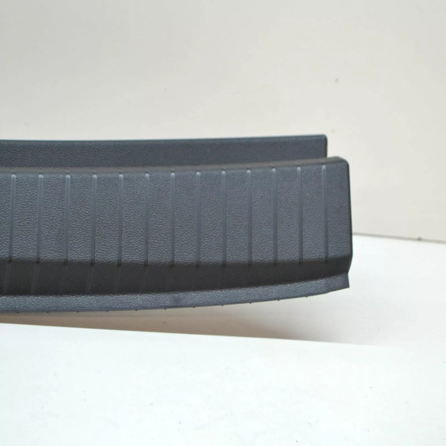 NEW VOLKSWAGEN TOURAN 5T REAR LUGGAGE TRUNK LOCK TRIM 5TA863459E82V ORIGINAL