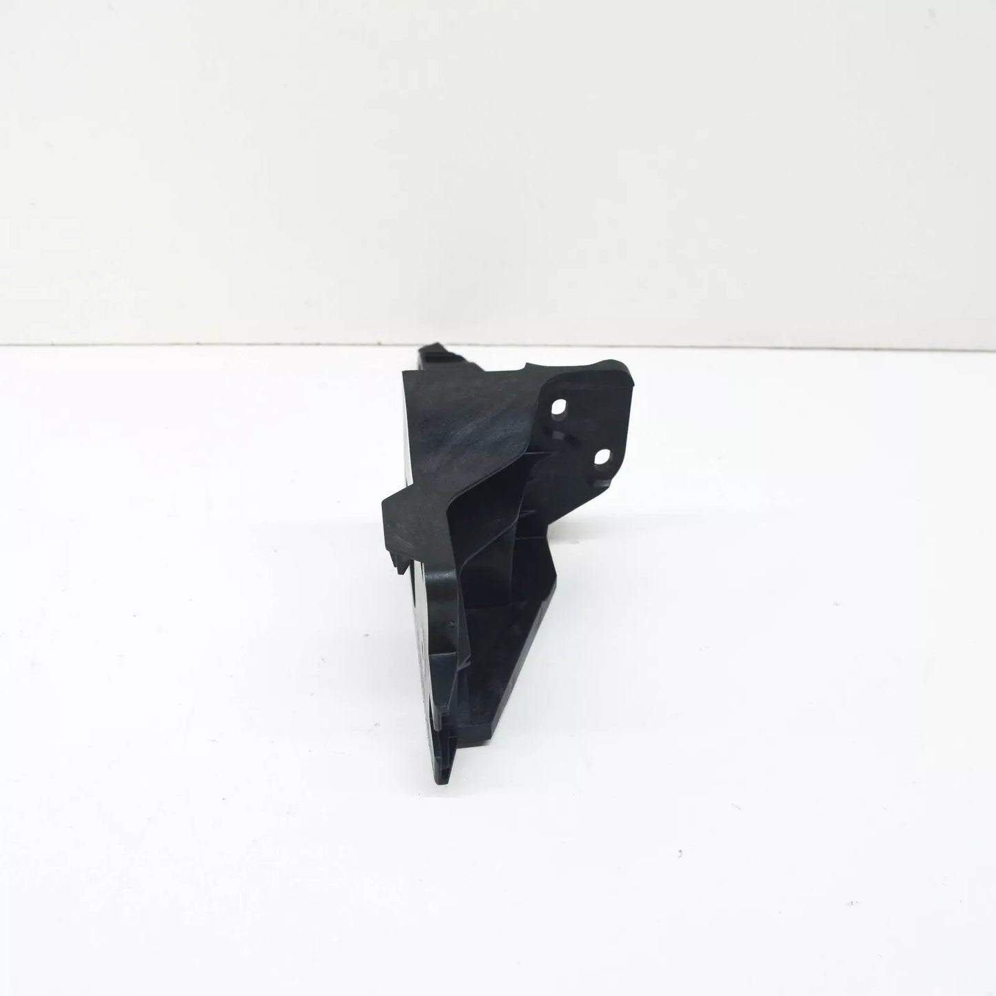 NEW AUDI E-TRON FRONT RIGHT RADIATOR SUPPORT BRACKET 4KE807136 ORIGINAL