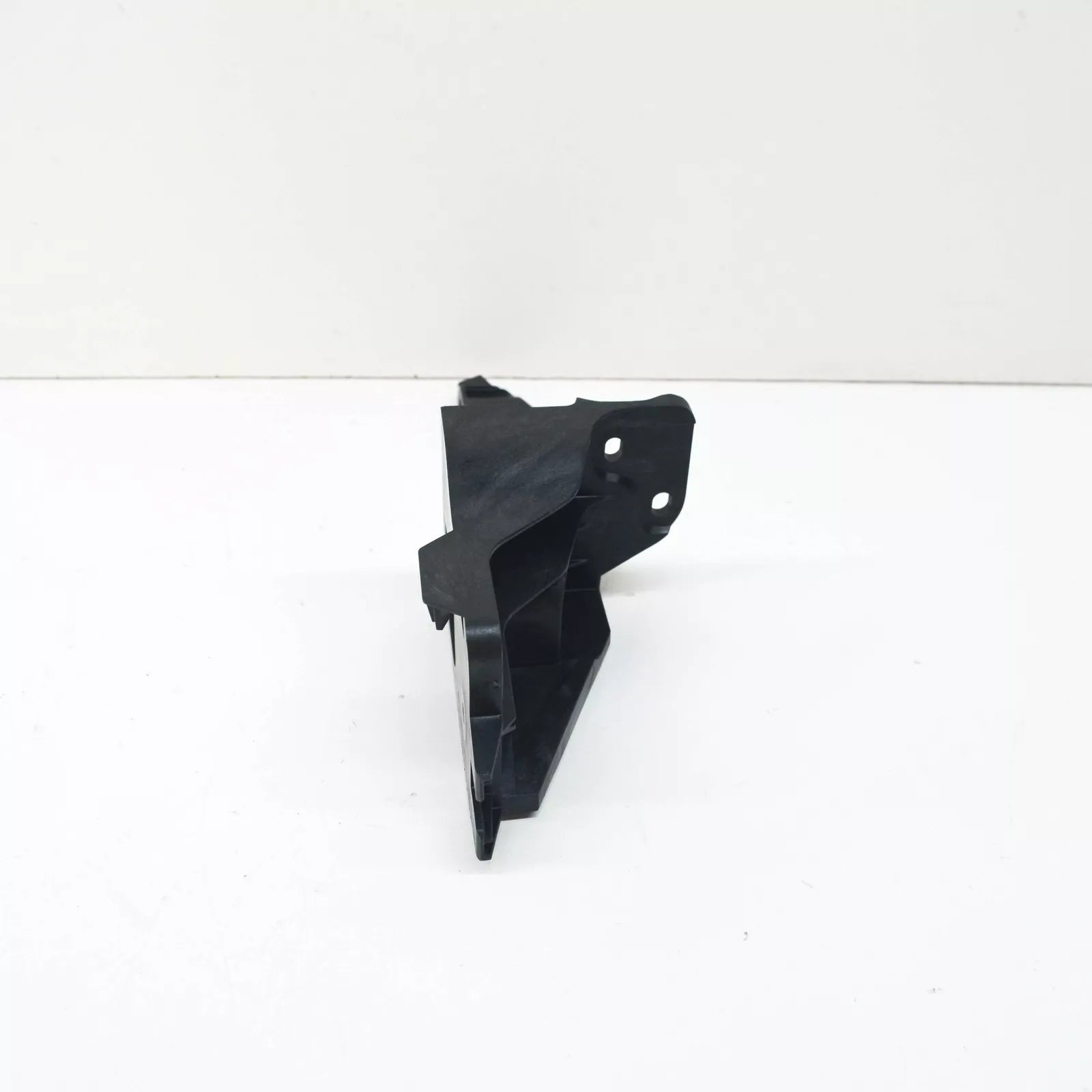 NEW AUDI E-TRON FRONT RIGHT RADIATOR SUPPORT BRACKET 4KE807136 ORIGINAL