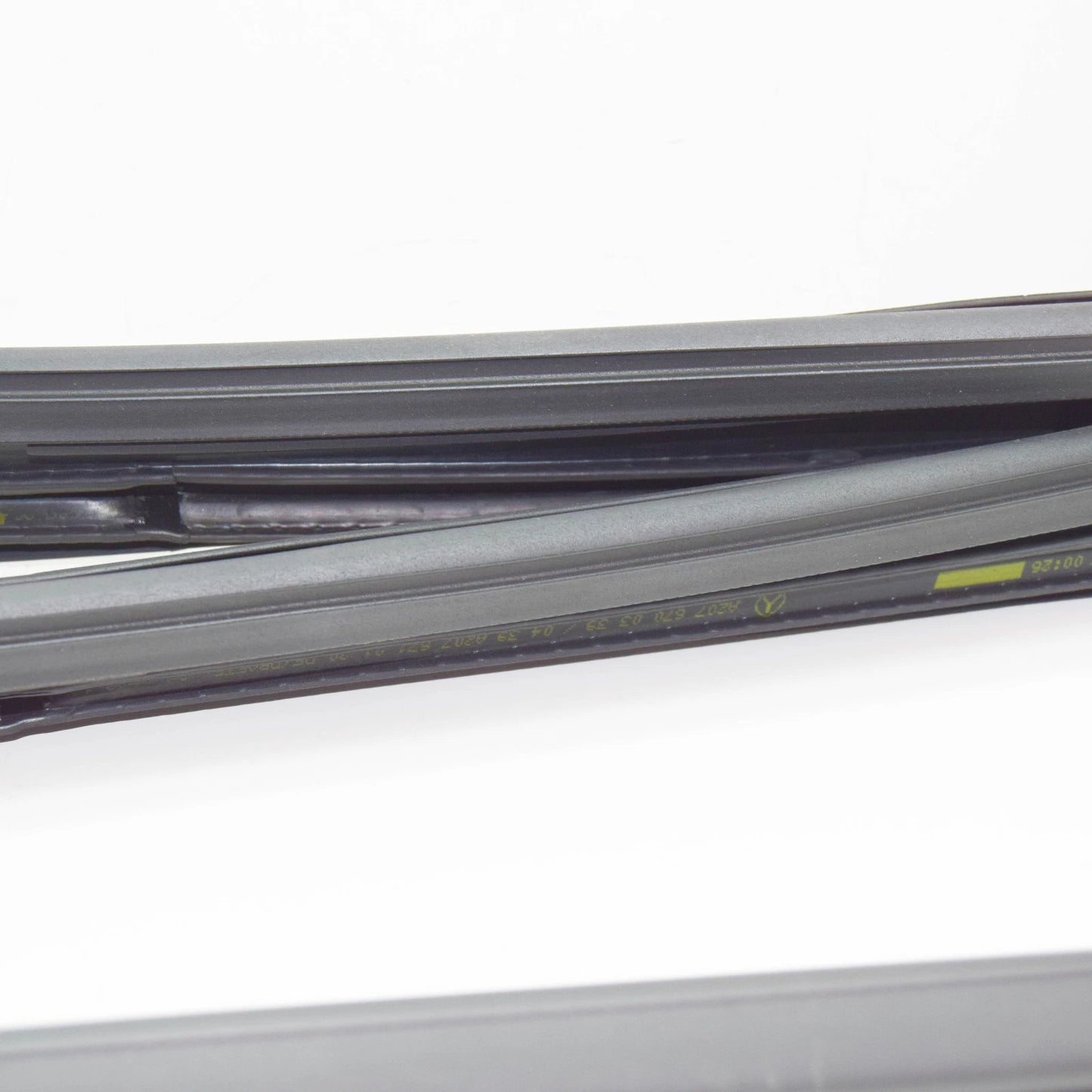 NEW MERCEDES-BENZ E CABRIO A207 WINDSHIELD SEALING FRAME A2076710120 ORIGINAL