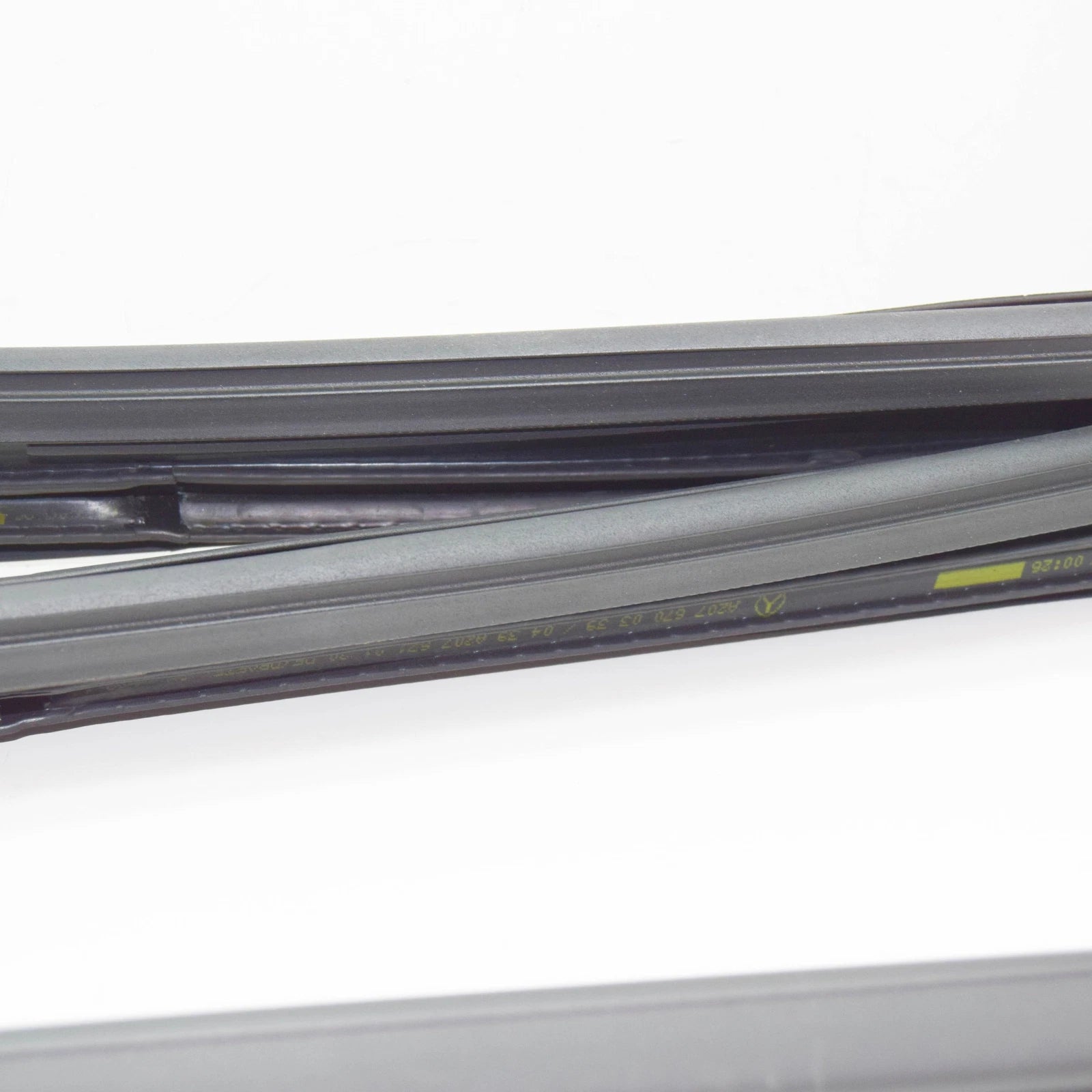 NEW MERCEDES-BENZ E CABRIO A207 WINDSHIELD SEALING FRAME A2076710120 ORIGINAL