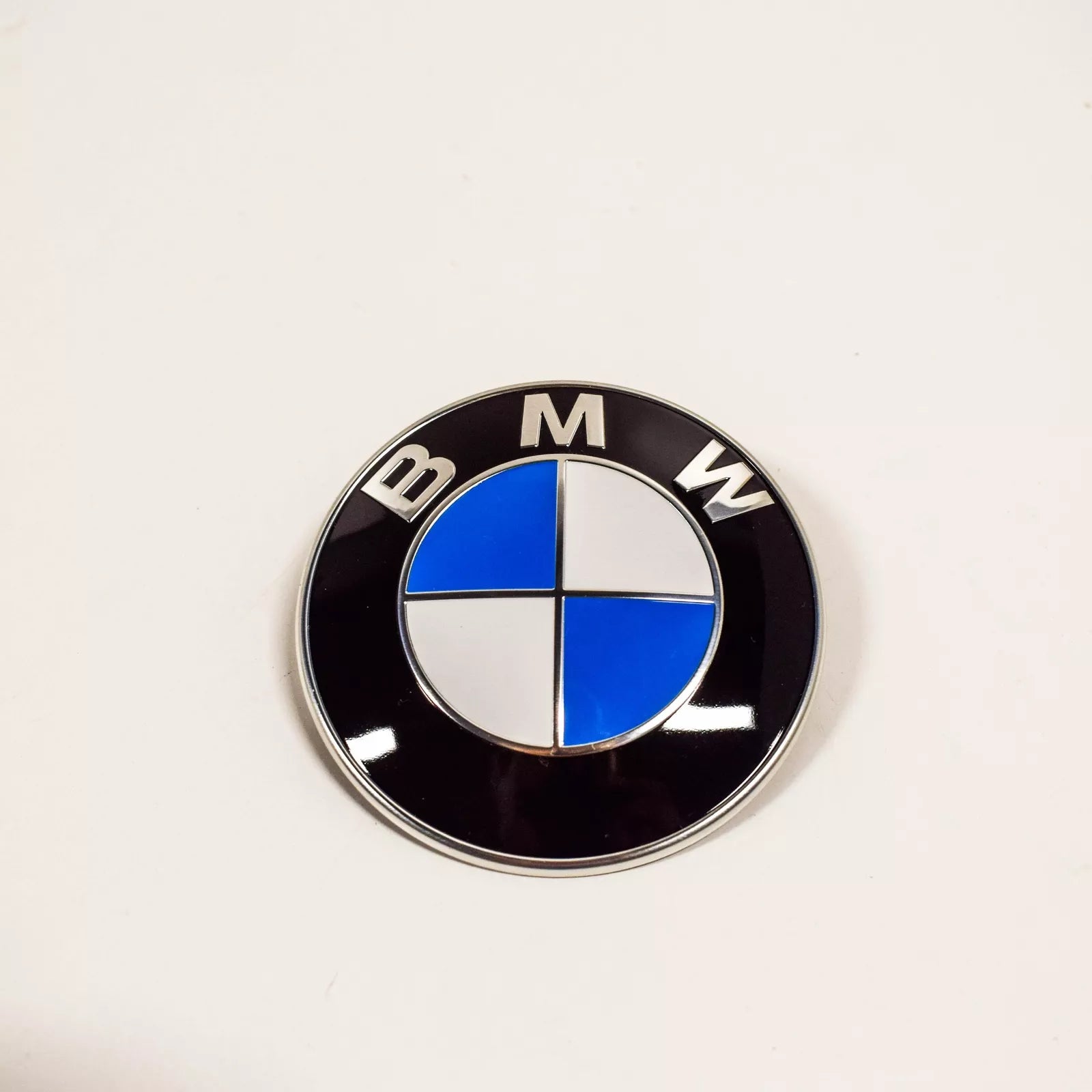 NEW BMW X5 E70 FRONT BONNET HOOD BADGE EMBLEM 51148132375 8132375 ORIGINAL