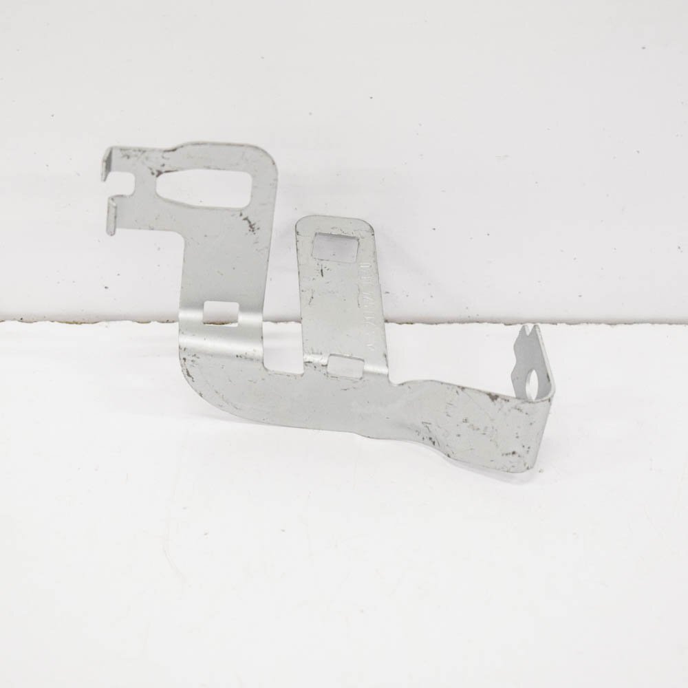 NEW MB E-CLASS W213 FRONT LEFT UNDERTRAY COVER BRACKET A2135240340 ORIGINAL