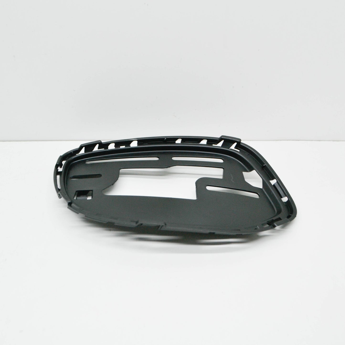 NEW MB S W222 FRONT BUMPER LEFT GRILLE BRACKET COVER A2228855001 ORIGINAL