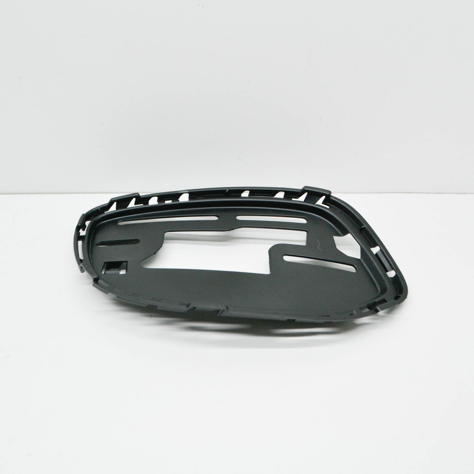 NEW MB S W222 FRONT BUMPER LEFT GRILLE BRACKET COVER A2228855001 ORIGINAL