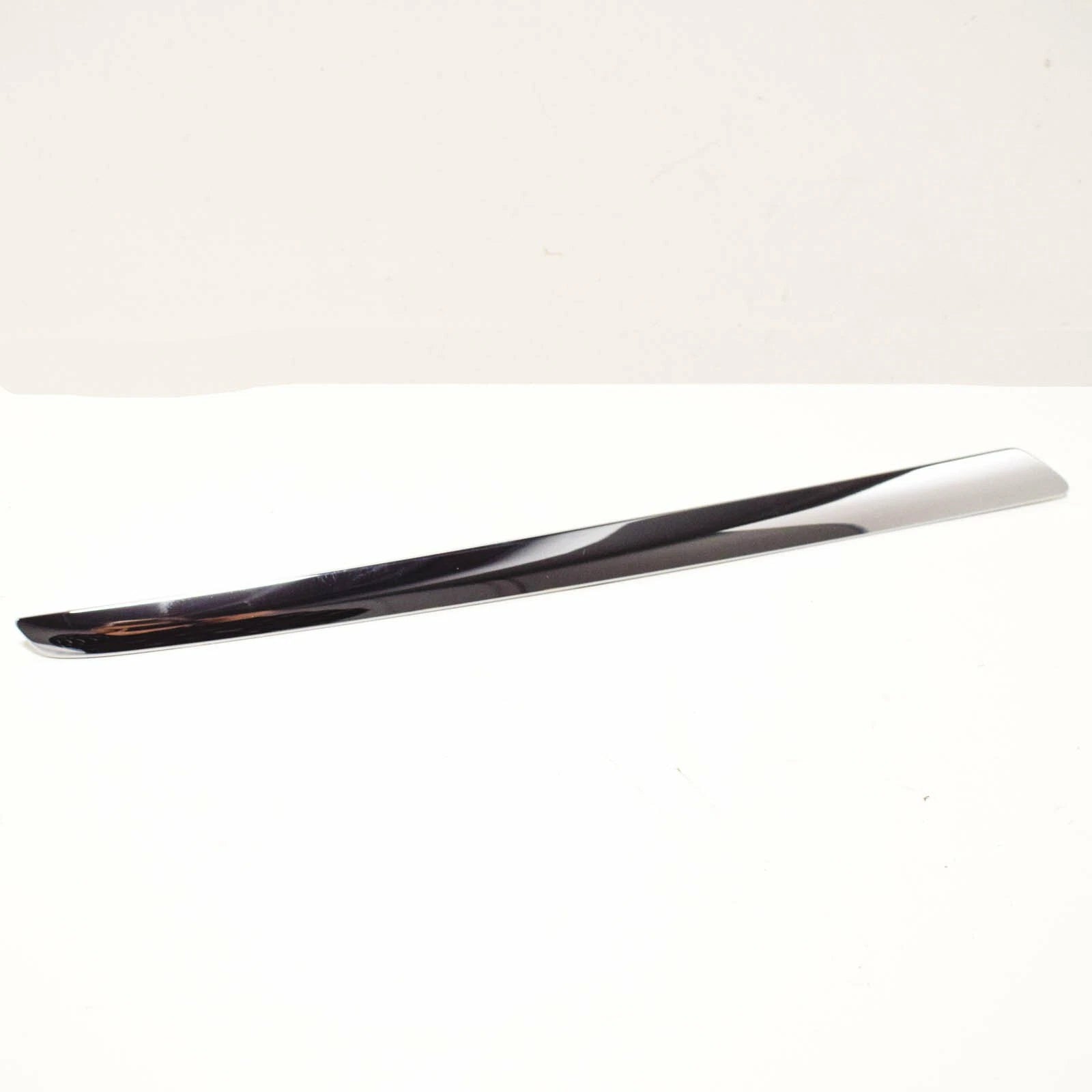 NEW MERCEDES-BENZ GLA X156 FRONT RIGHT BOTTOM ORNAMENTAL TRIM A1568851221