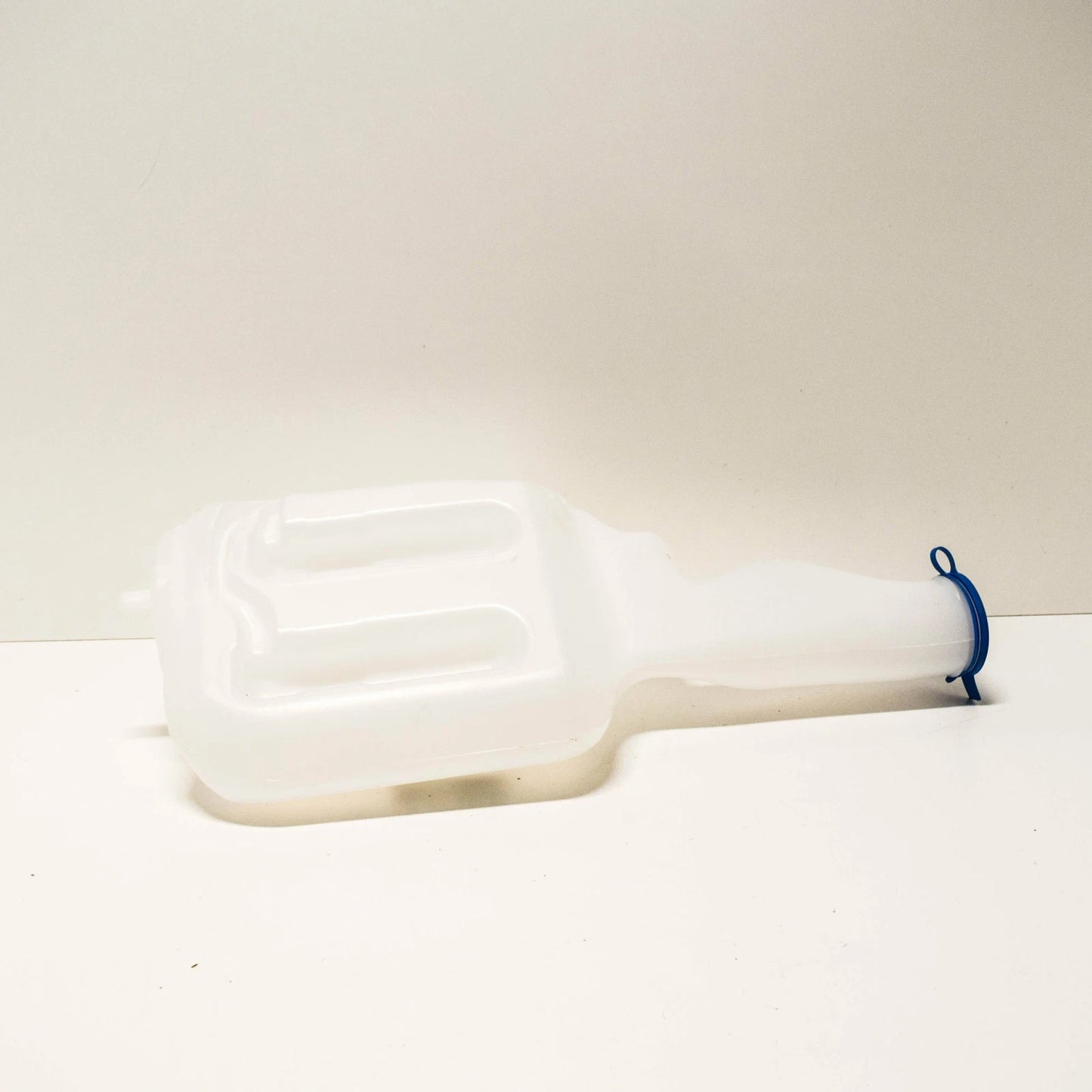 NEW MERCEDES BENZ SPRINTER 906 WINDOW WASHER BOTTLE TANK A9068690220