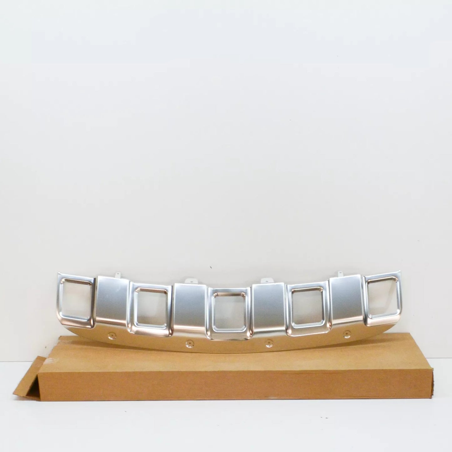 NEW MERCEDES-BENZ ML W164 FRONT BUMPER BOTTOM CENTER COVER A1648850022 ORIGINAL