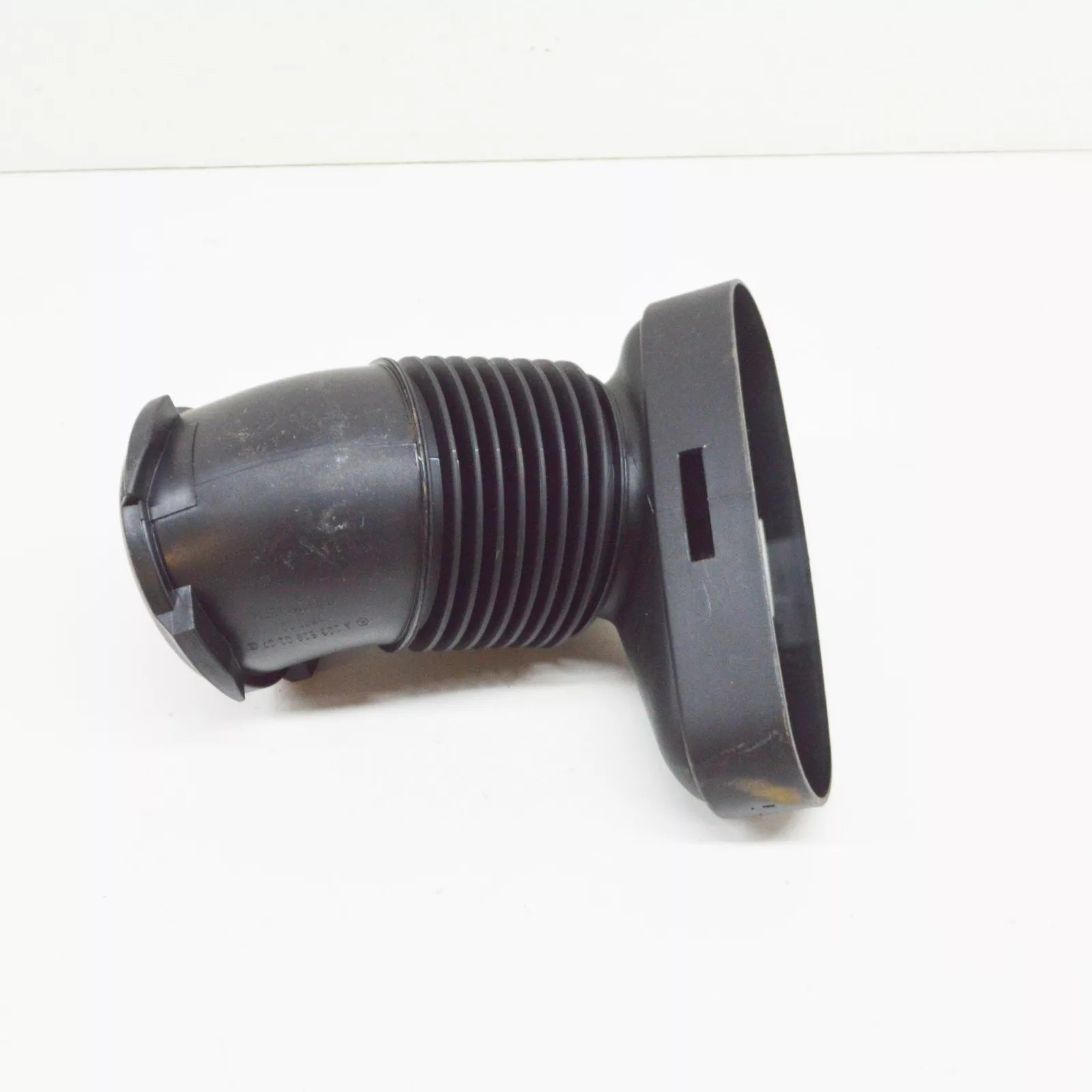 NEW MERCEDES-BENZ C W203 AIR INTAKE PIPE ELBOW A2035280207