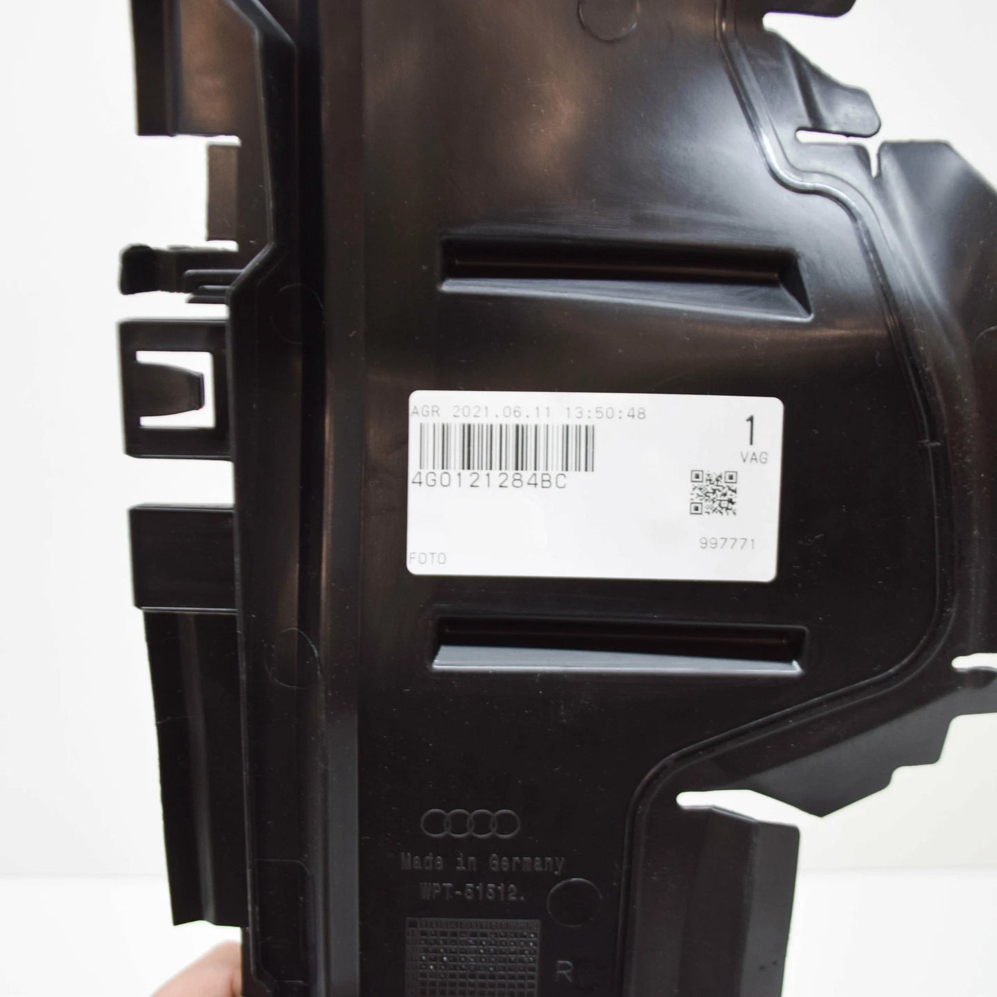 NEW AUDI A6 C7 RADIATOR RIGHT AIR GUIDE 4G0121284BC