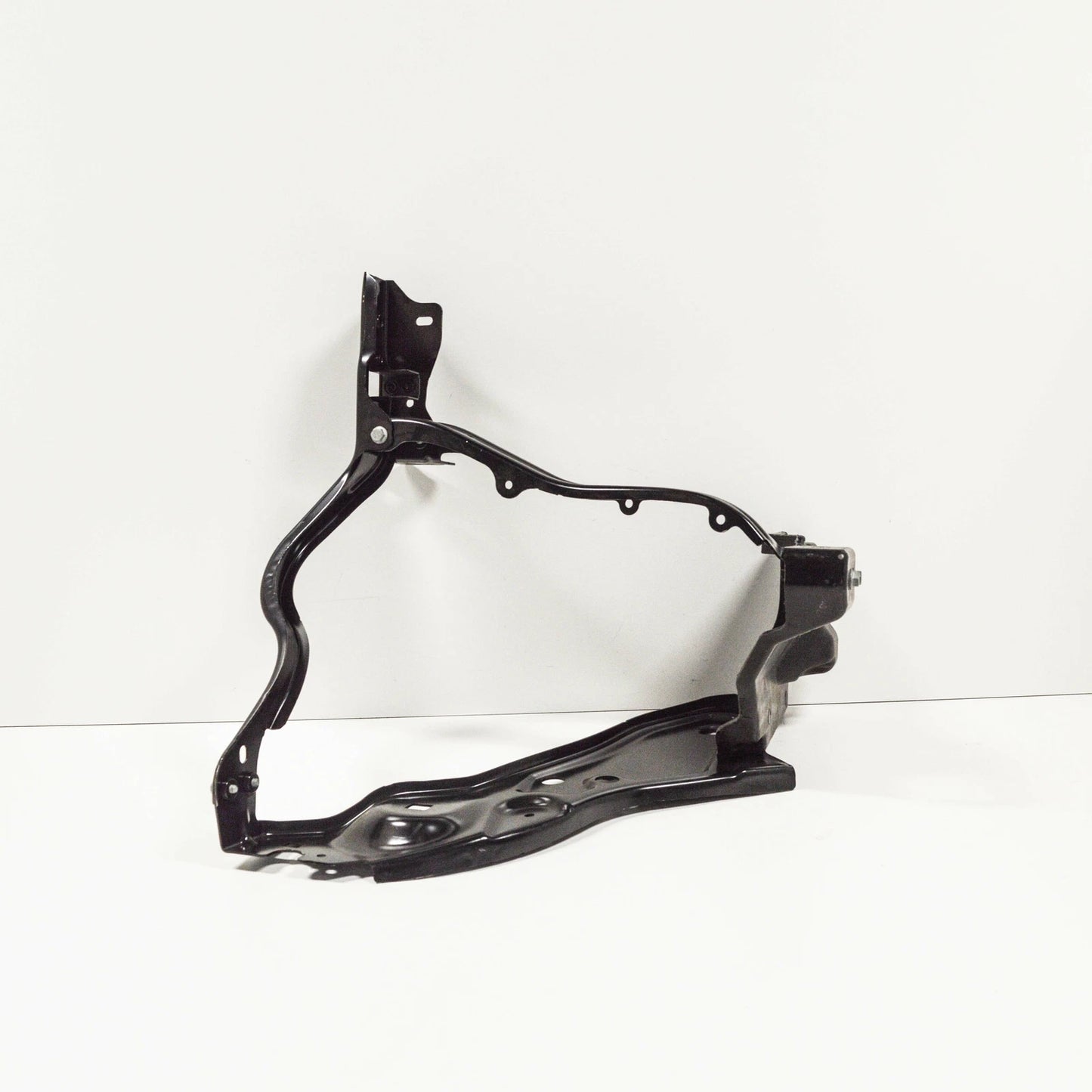 NEW MERCEDES BENZ CLS C218 RIGHT HEADLIGHT FRAME BRACKET A218620060064 ORIGINAL