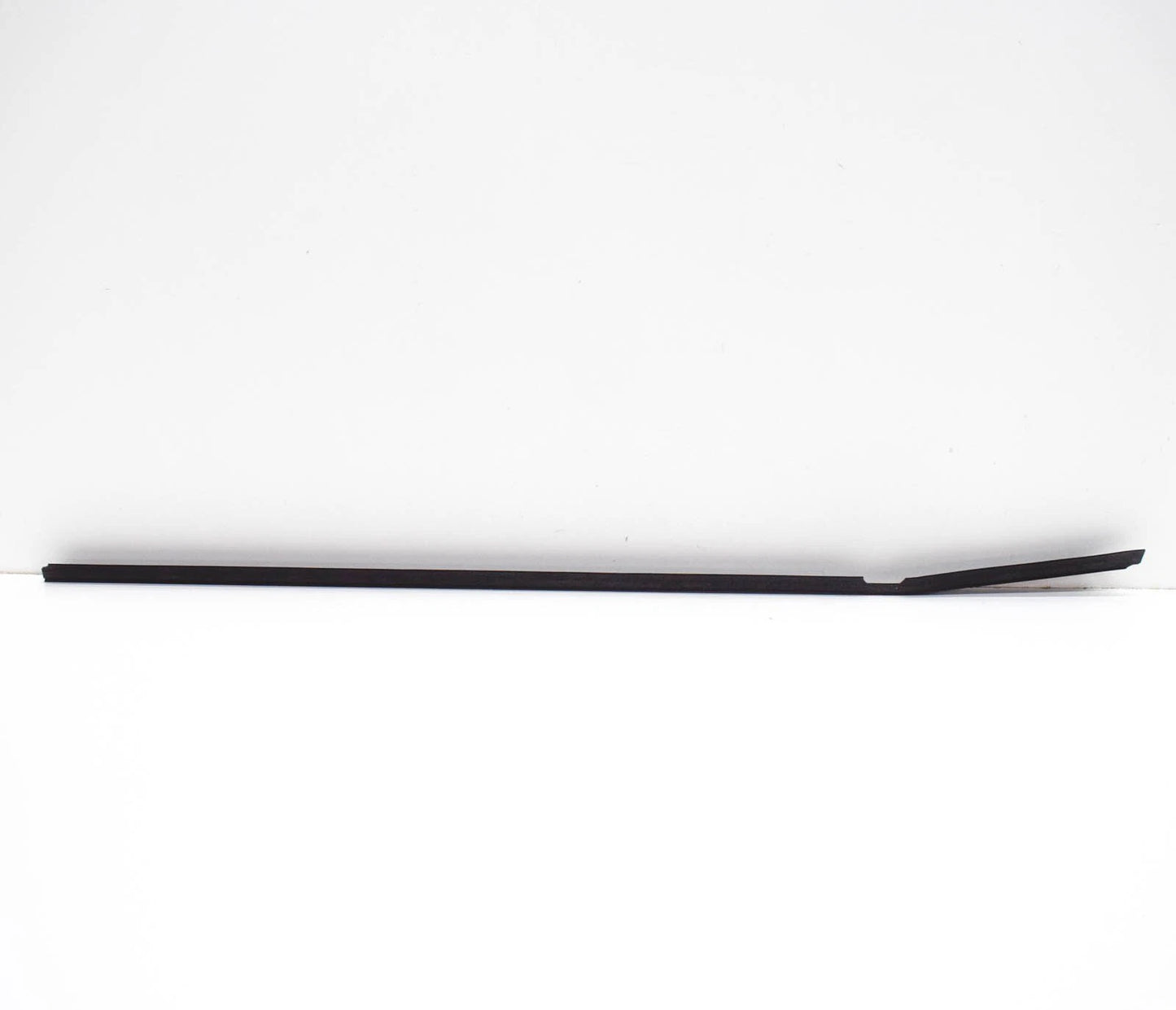 NEW BMW 5 E28 REAR LEFT DOOR OUTER WEATHERSTRIP 51221864289 ORIGINAL