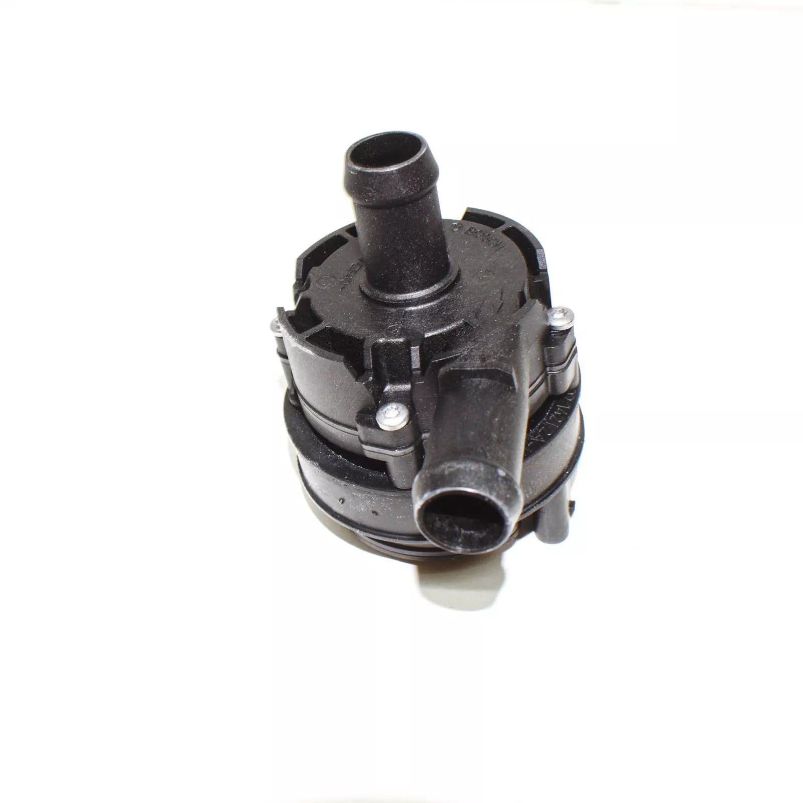 NEW MERCEDES-BENZ GLA X156 LOW TEMPERATURE COOLANT PUMP A0005000686 ORIGINAL
