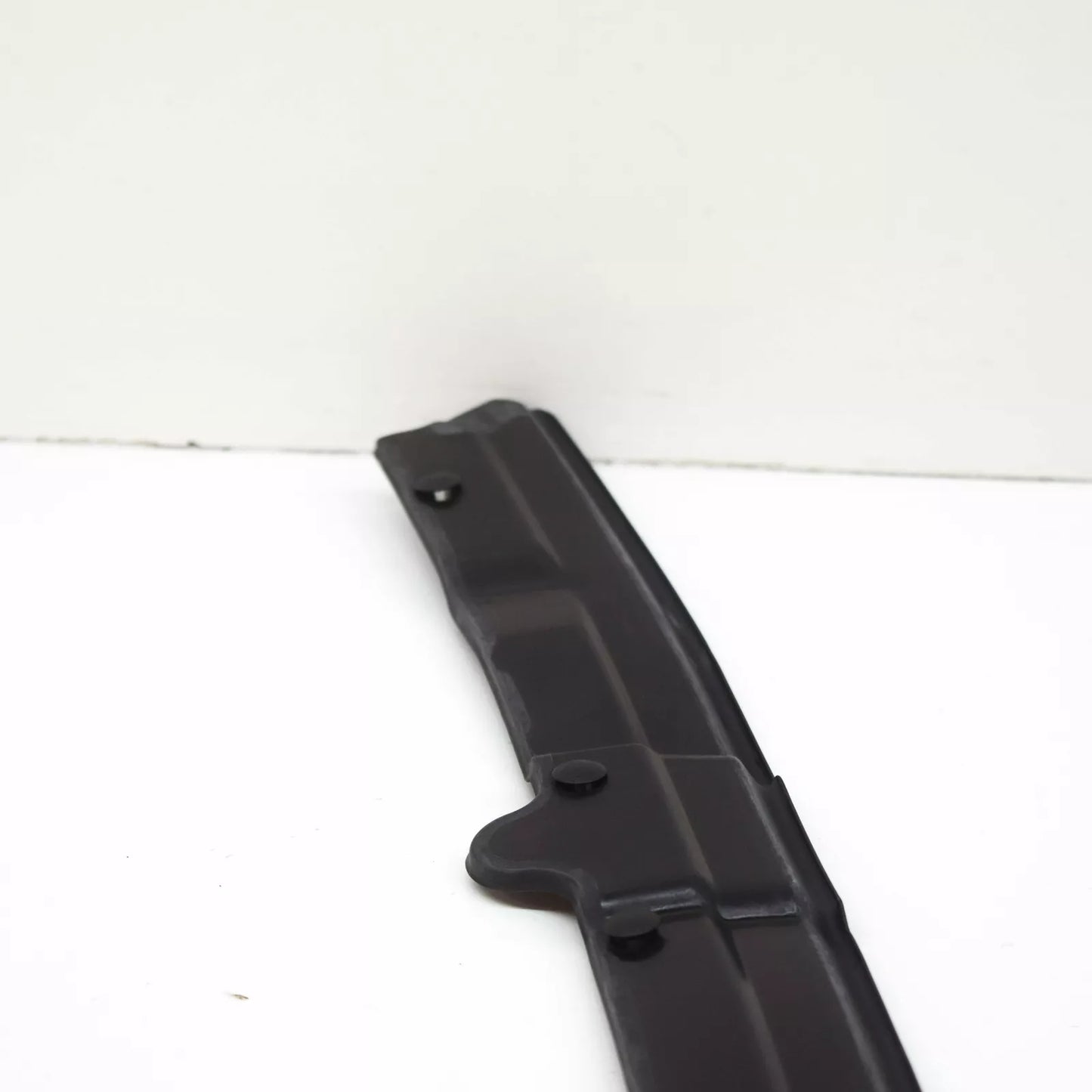 NEW MERCEDES C-CLASS W203 FRONT DOOR WEATHERSTRIP SEAL RIGHT A2037202078