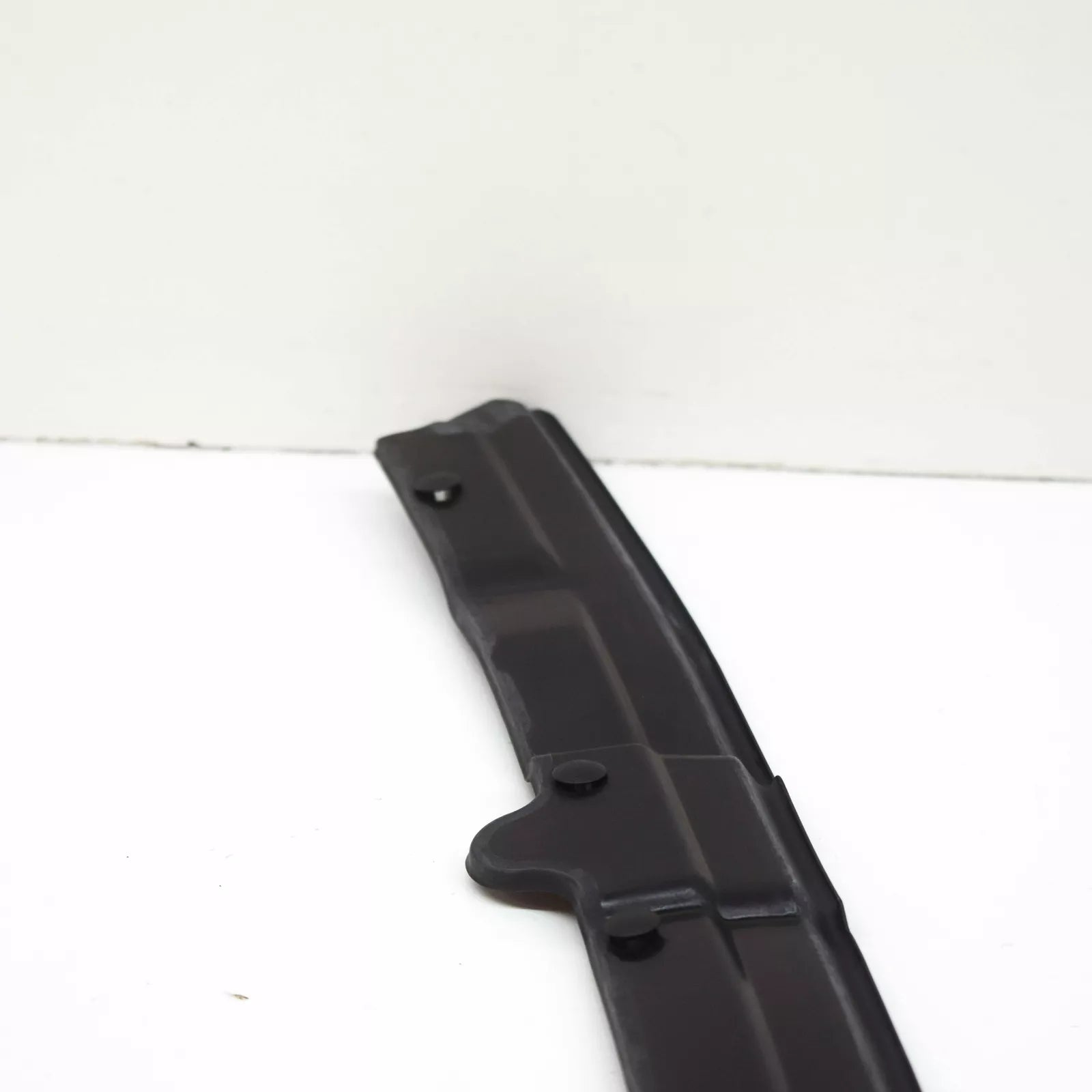 NEW MERCEDES C-CLASS W203 FRONT DOOR WEATHERSTRIP SEAL RIGHT A2037202078