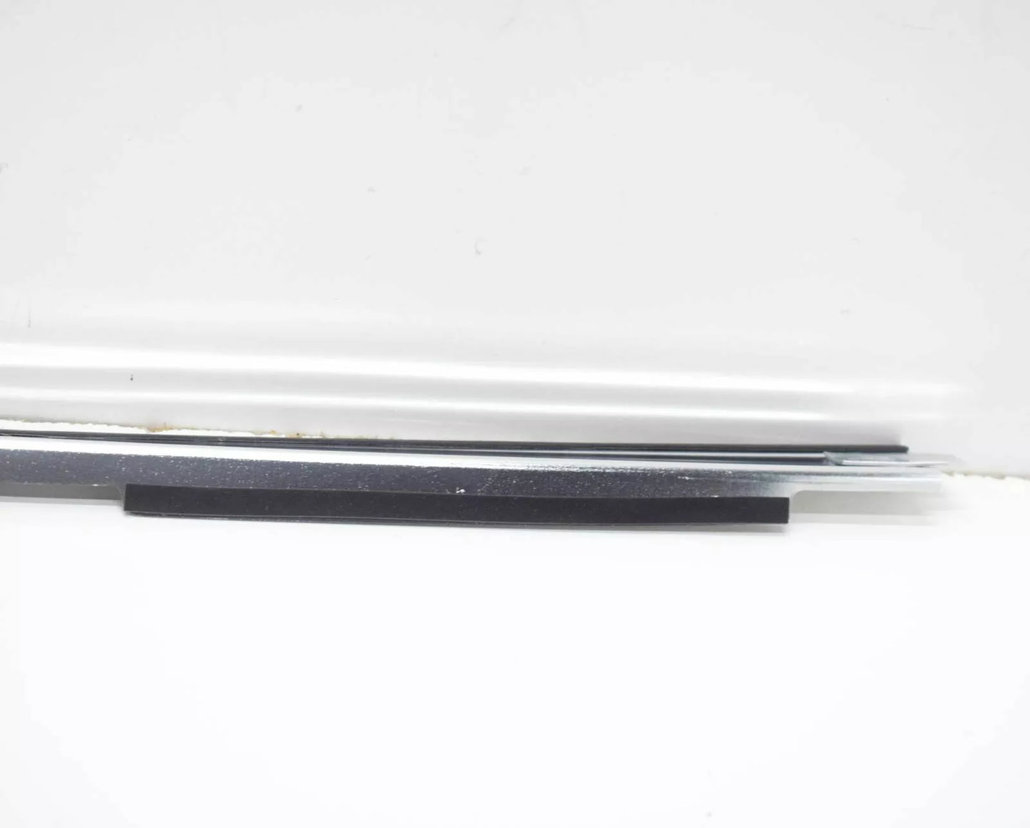 NEW MB S W126 WINDSHIELD RIGHT LATERAL GARNISH MOULDING A1266702822 ORIGINAL