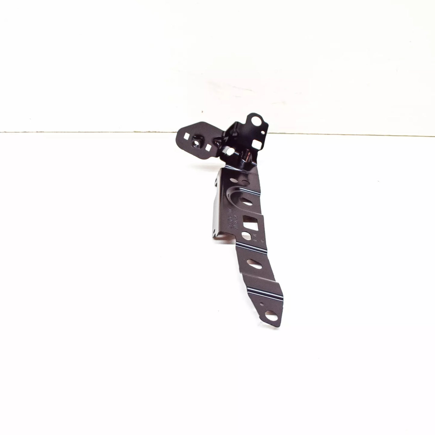 NEW AUDI A4 B9 FRONT RIGHT FENDER WING HOLDER 8W0821092 ORIGINAL