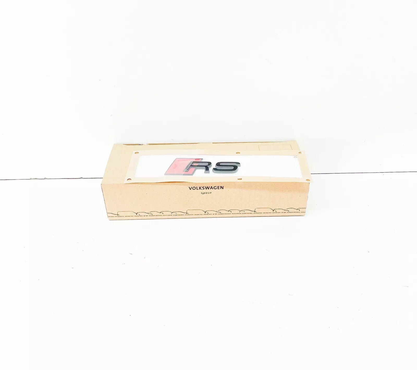 NEW AUDI E-TRON GT REAR BOOTLID RS BADGE LOGO 4J3853740AT94