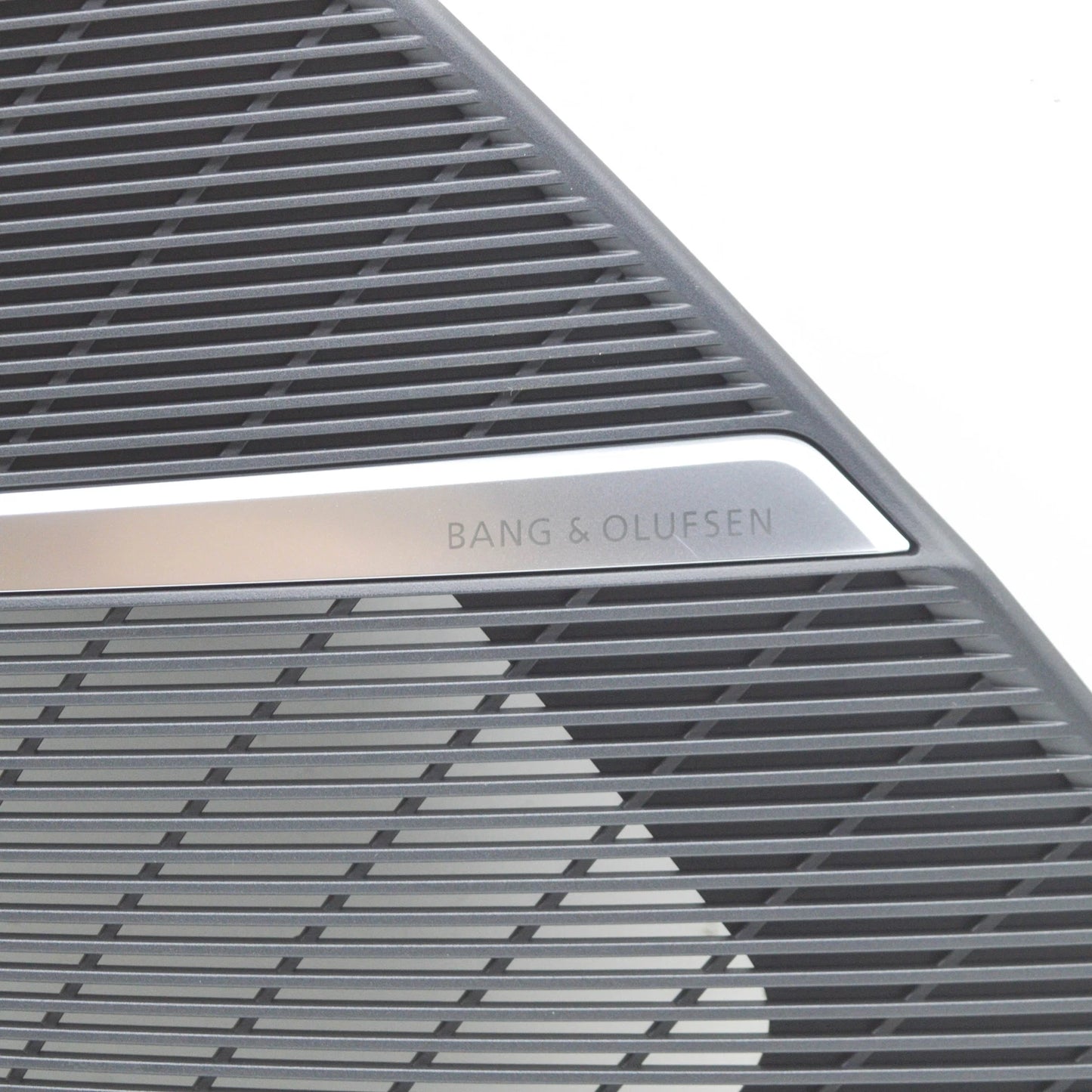 NEW AUDI Q7 4M REAR RIGHT SPEAKER COVER GRILLE TRIM 4M8868452A4PK ORIGINAL