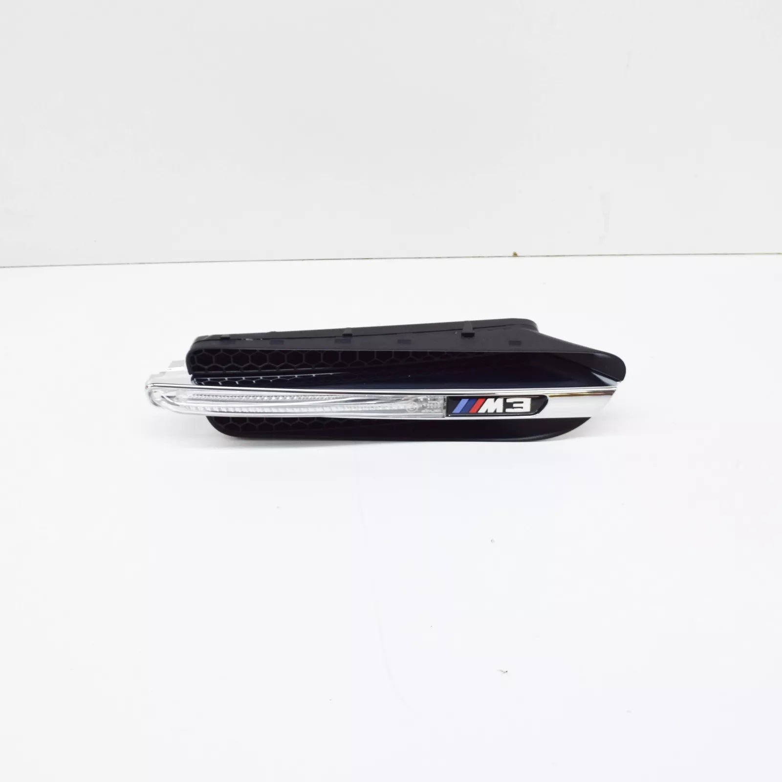 NEW BMW M3 E90 FRONT WING TRIM GRILL WITH EMBLEM RIGHT 51138046448 8046448