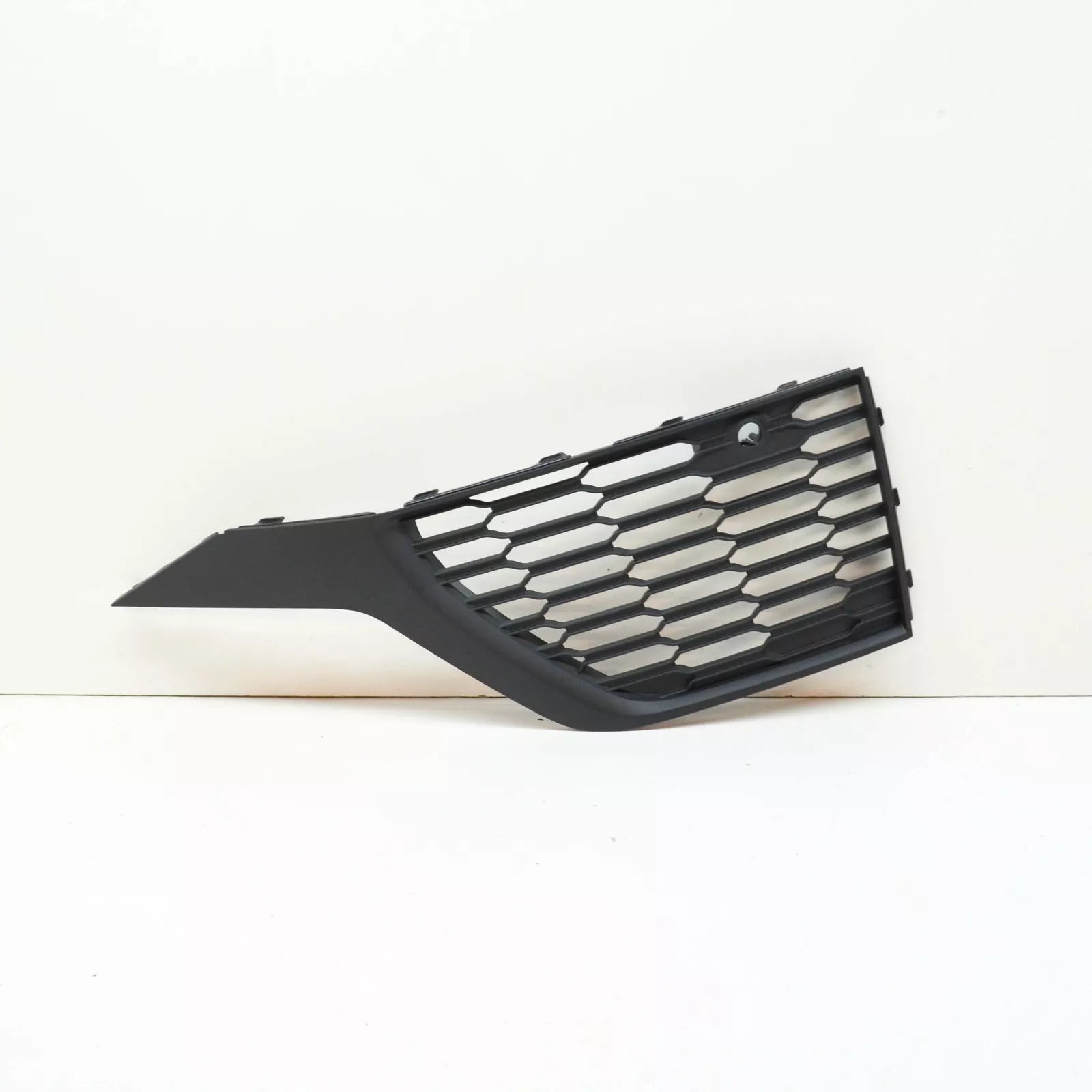 NEW AUDI SQ7 4M FRONT BUMPER RIGHT OUTER GRILLE 4M0890682A