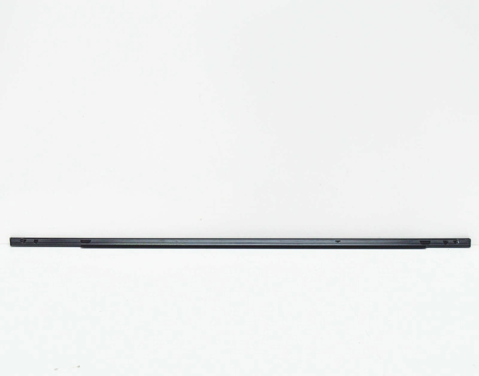 NEW MB B-CLASS W245 REAR WINDOW SEALING RAIL OUTSIDE RIGHT A1697351665 ORIGINAL