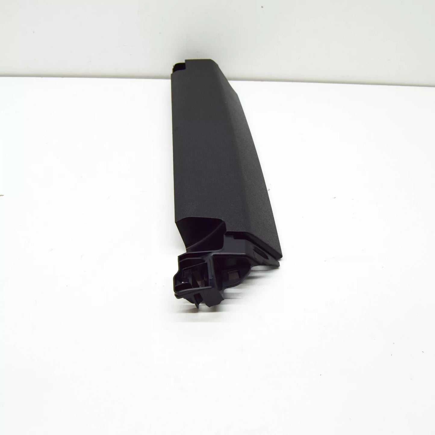 NEW BMW 5 G30 FRONT RIGHT SEAT FINISHER RAIL 52107318992 ORIGINAL