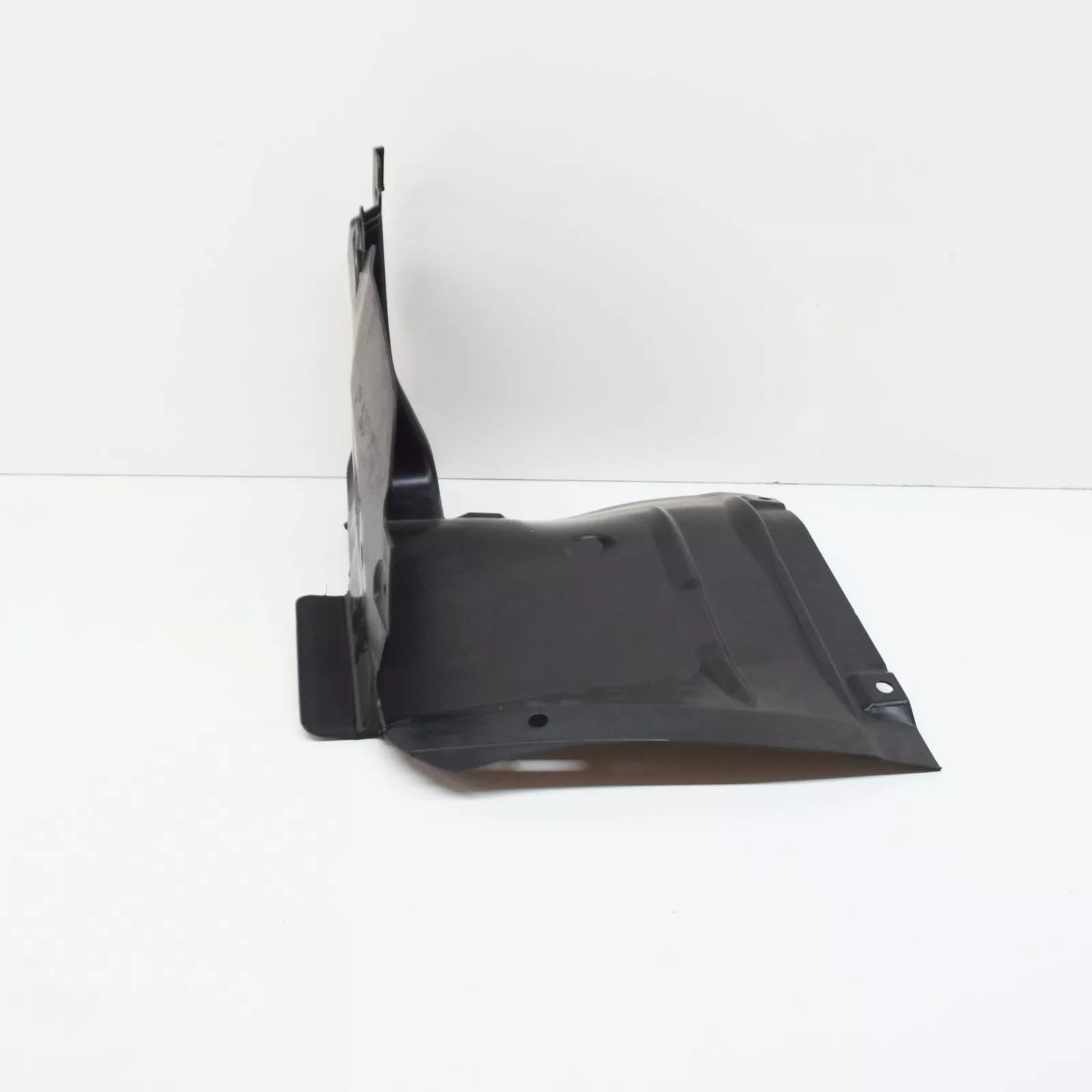 NEW MB C W203 FRONT LEFT FENDER LINER BOTTOM PART A2038810323