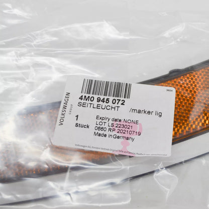 NEW AUDI Q7 4M FRONT RIGHT SIDE REFLECTOR 4M0945072 ORIGINAL