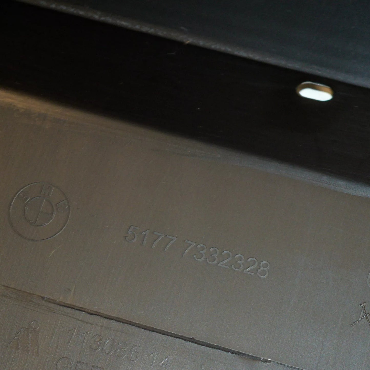 NEW BMW X1 F48 RIGHT SIDE PLASTIC SKIRT TRIM 51777332328 ORIGINAL