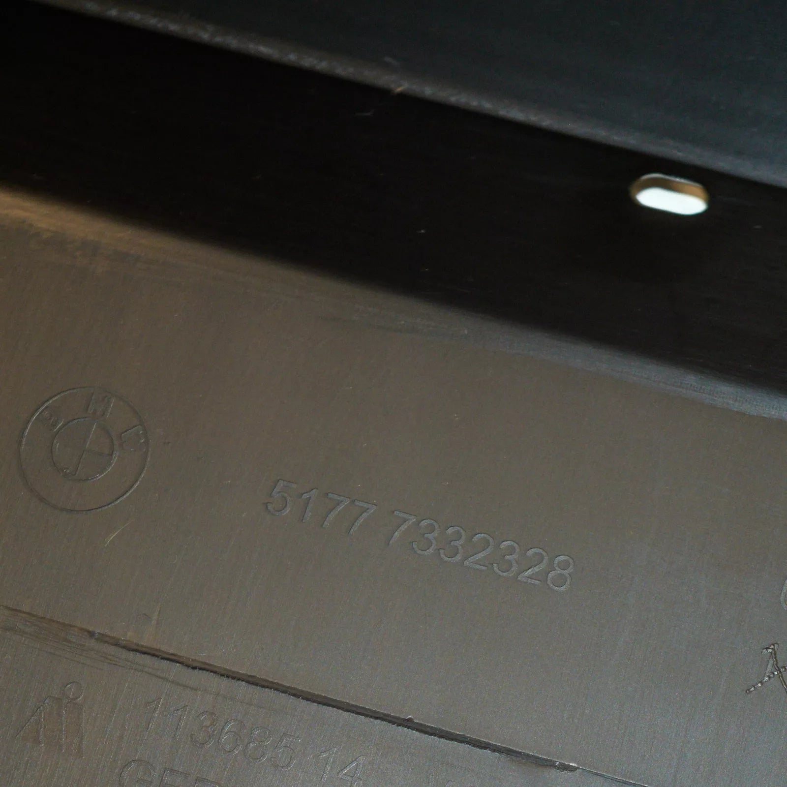 NEW BMW X1 F48 RIGHT SIDE PLASTIC SKIRT TRIM 51777332328 ORIGINAL