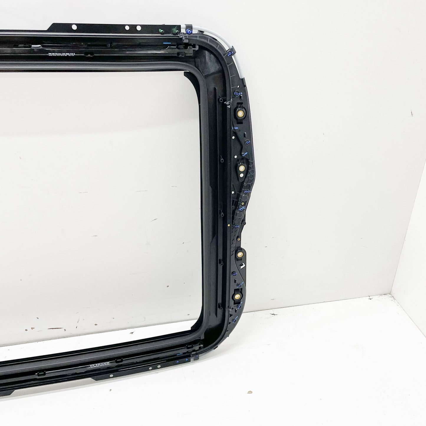new volkswagen jetta mk6 sunroof frame 1k9877049a original