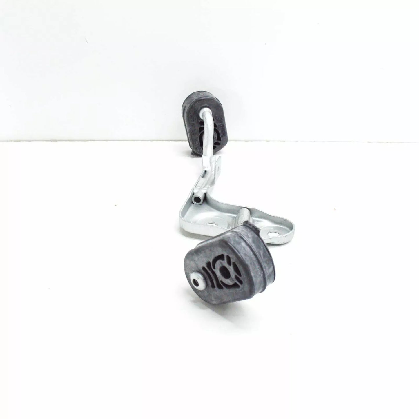 NEW MB C W204 REAR LEFT EXHAUST PIPE BRACKET SUSPENSION A2044901037