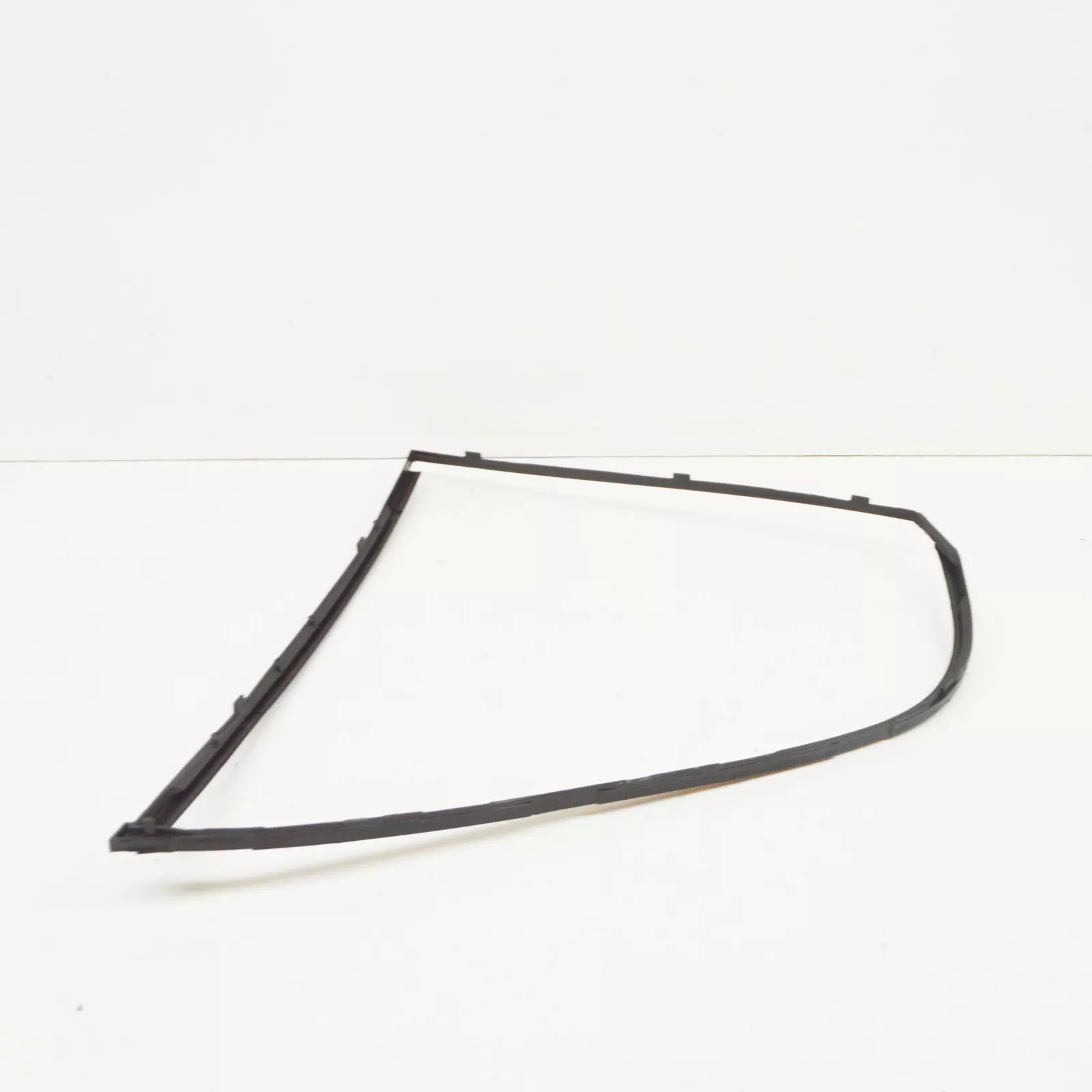 NEW BMW 5 E39 REAR LEFT DOOR QUARTER WINDOW FRAME 51348186183 8186183 ORIGINAL