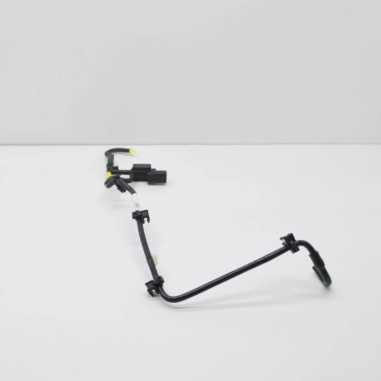 NEW AUDI A6 C8 ENGINE VACUUM HOSE 4K0131051B