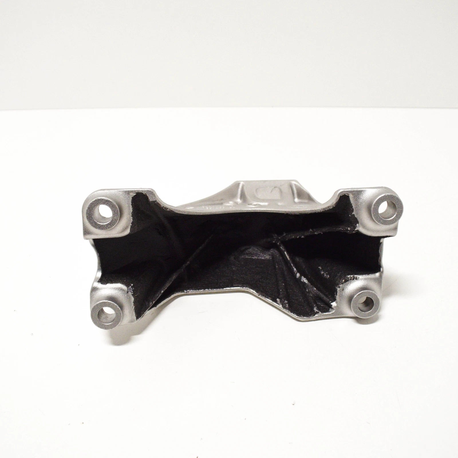 NEW BMW 7 G11 RIGHT ENGINE SUPPORTING BRACKET 22116876220 ORIGINAL