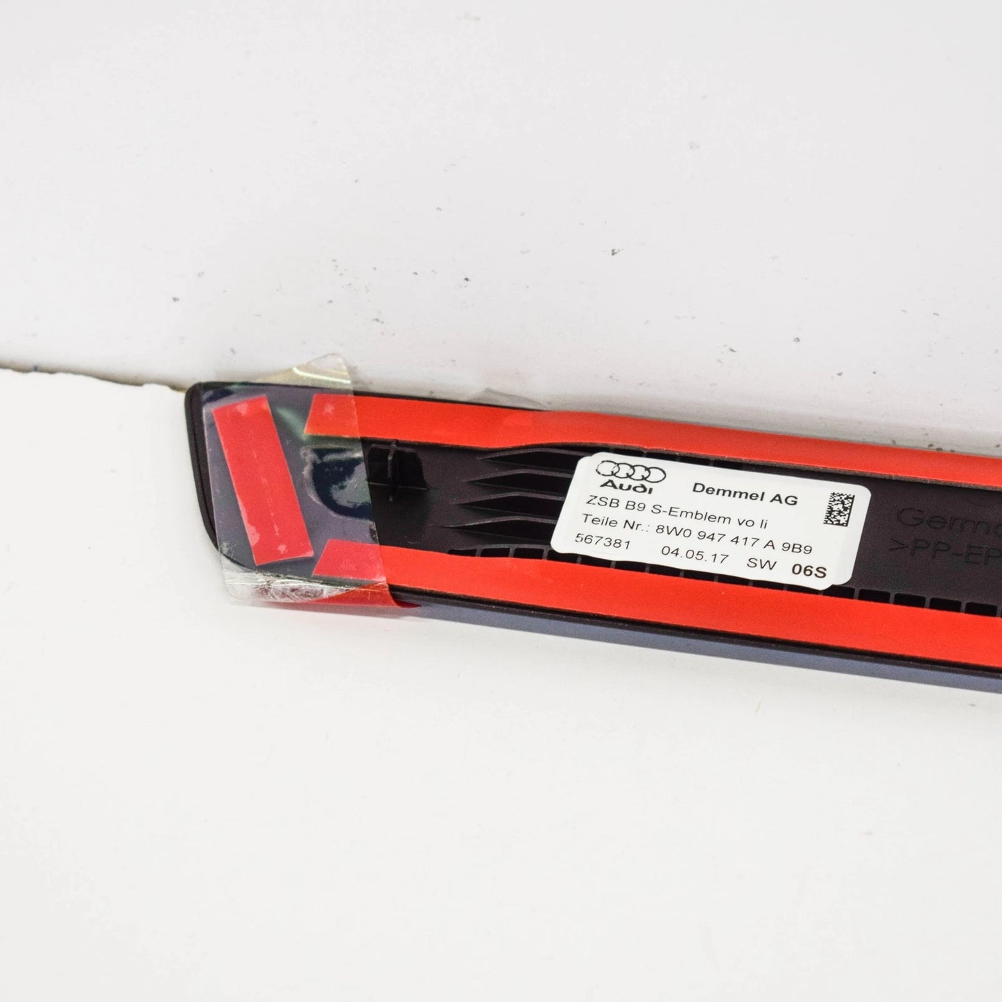 NEW AUDI A4 B9 S-LINE LEFT DOOR SILL COVER ILLUMINATED 8W0947417A9B9 ORIGINAL