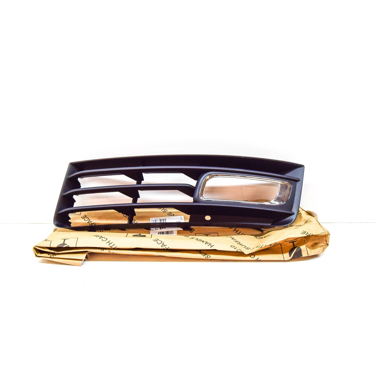 NEW AUDI A8 4E FRONT BUMPER LEFT GOG LIGHT GRILL 4E0807679K ORIGINAL